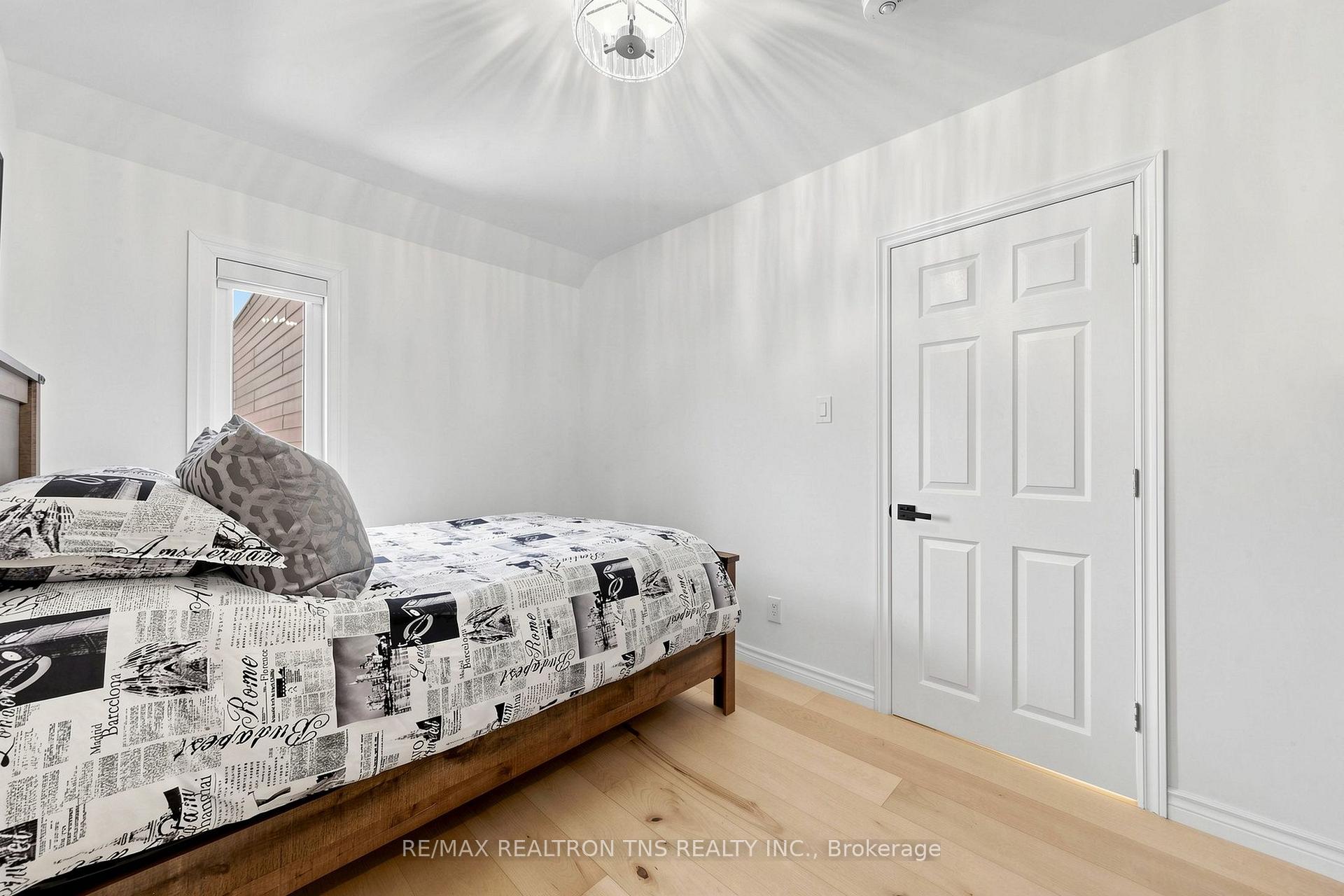 Photo 25 of 136 Glenvale Boulevard, Toronto, Leaside — HOMEH