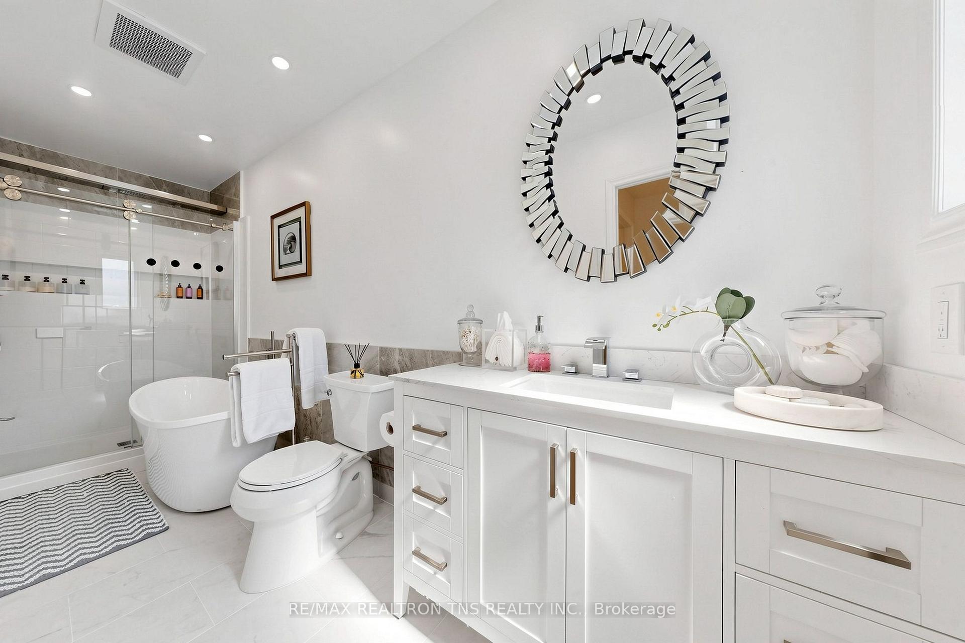 Photo 28 of 136 Glenvale Boulevard, Toronto, Leaside — HOMEH