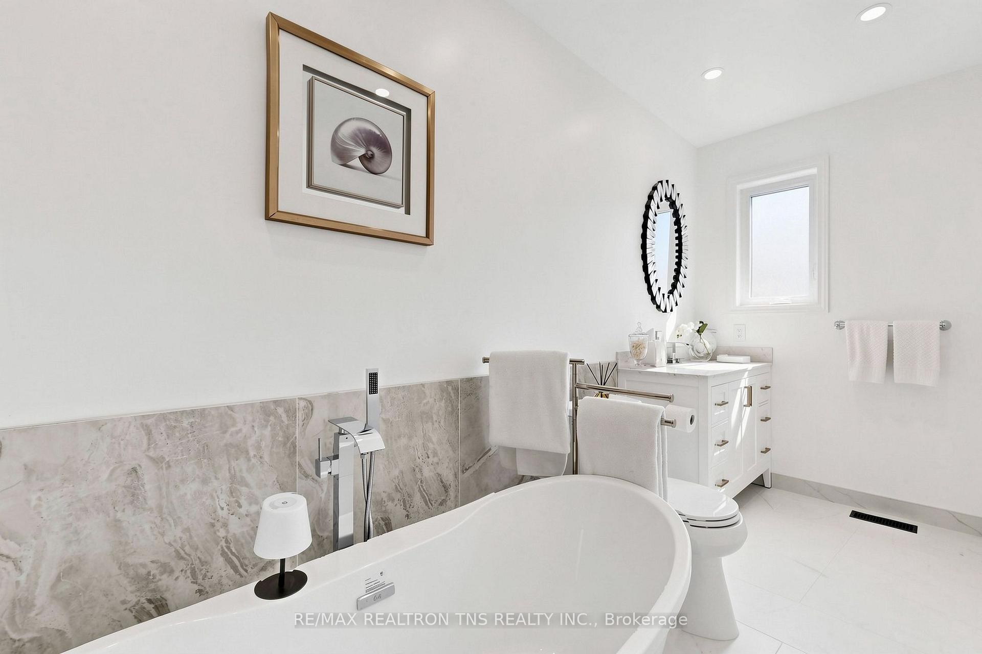 Photo 29 of 136 Glenvale Boulevard, Toronto, Leaside — HOMEH