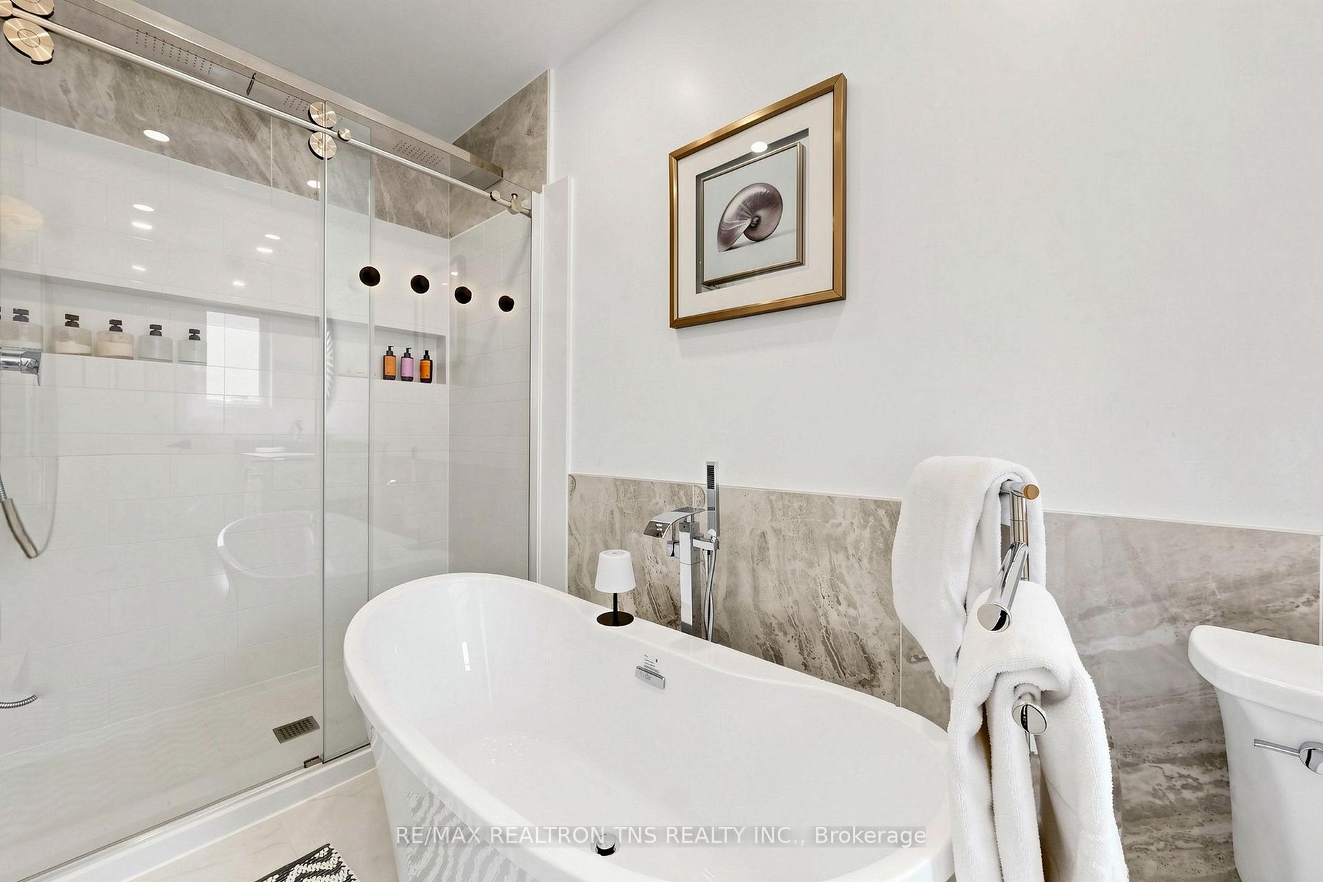 Photo 30 of 136 Glenvale Boulevard, Toronto, Leaside — HOMEH