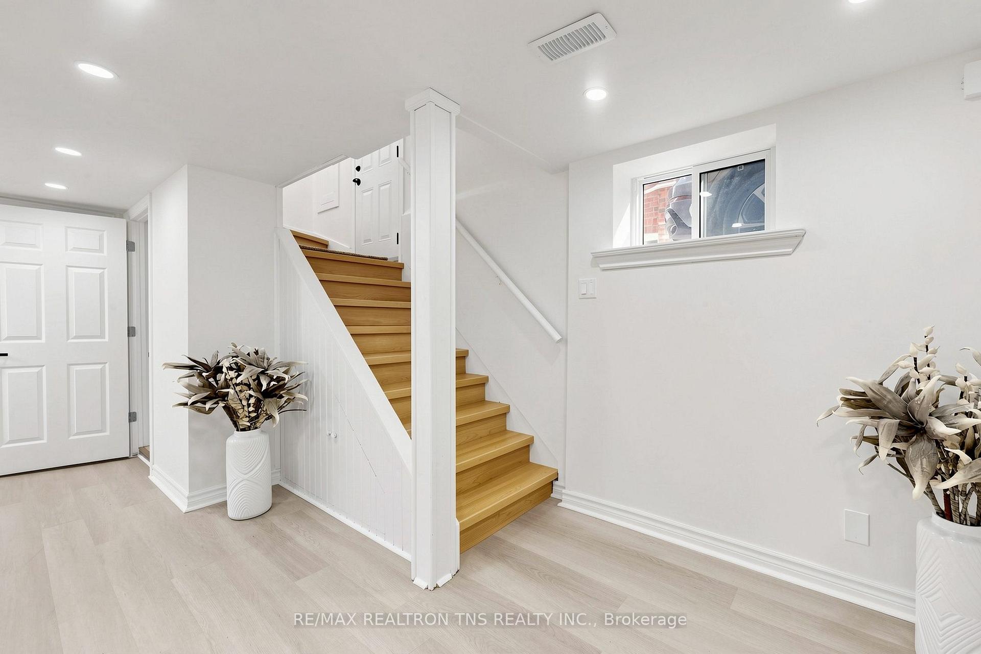 Photo 31 of 136 Glenvale Boulevard, Toronto, Leaside — HOMEH