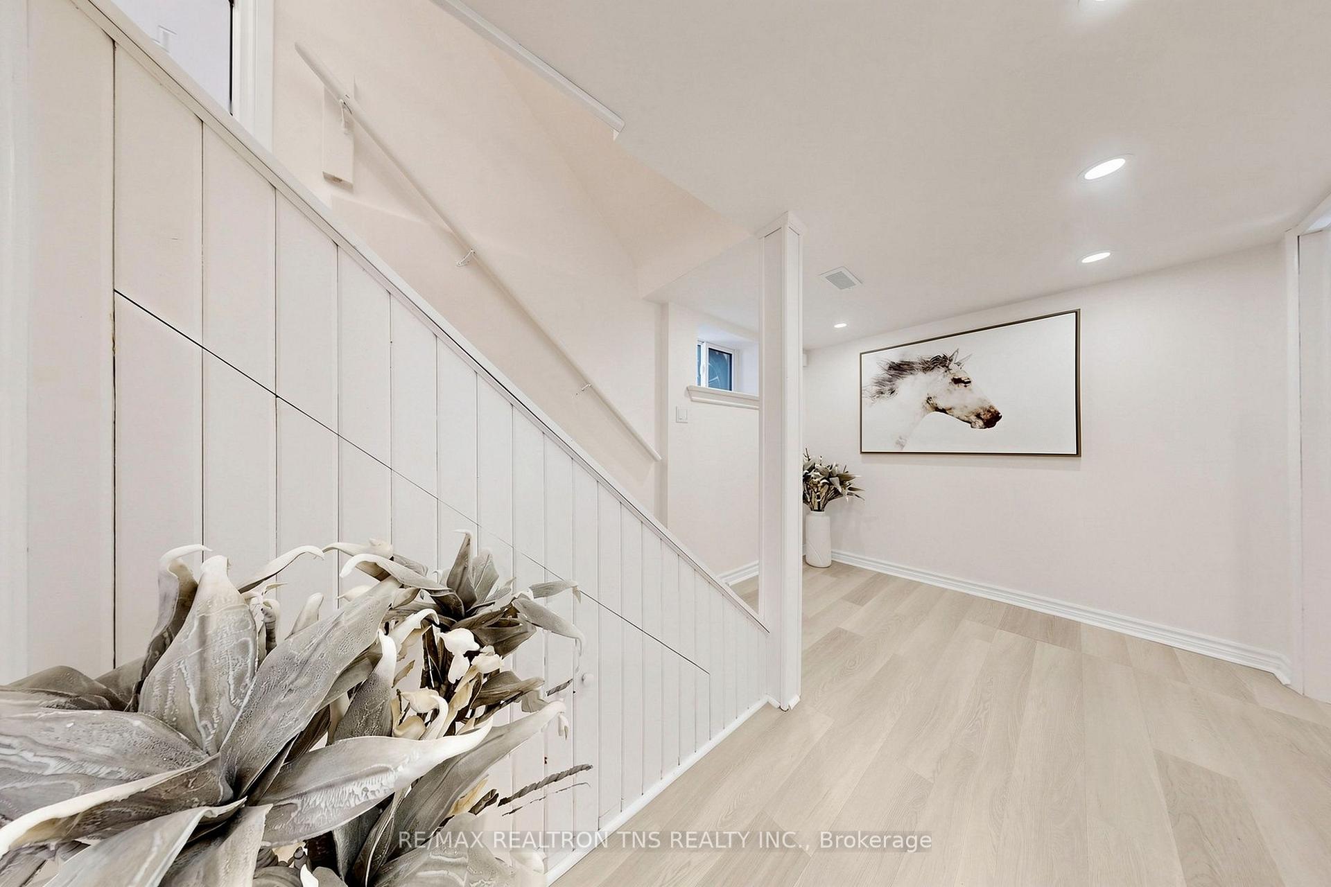Photo 32 of 136 Glenvale Boulevard, Toronto, Leaside — HOMEH