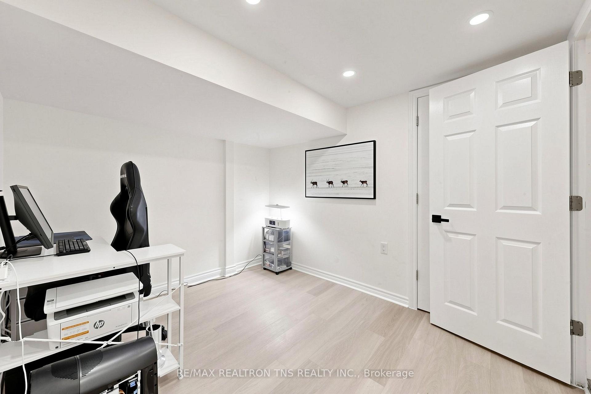Photo 33 of 136 Glenvale Boulevard, Toronto, Leaside — HOMEH