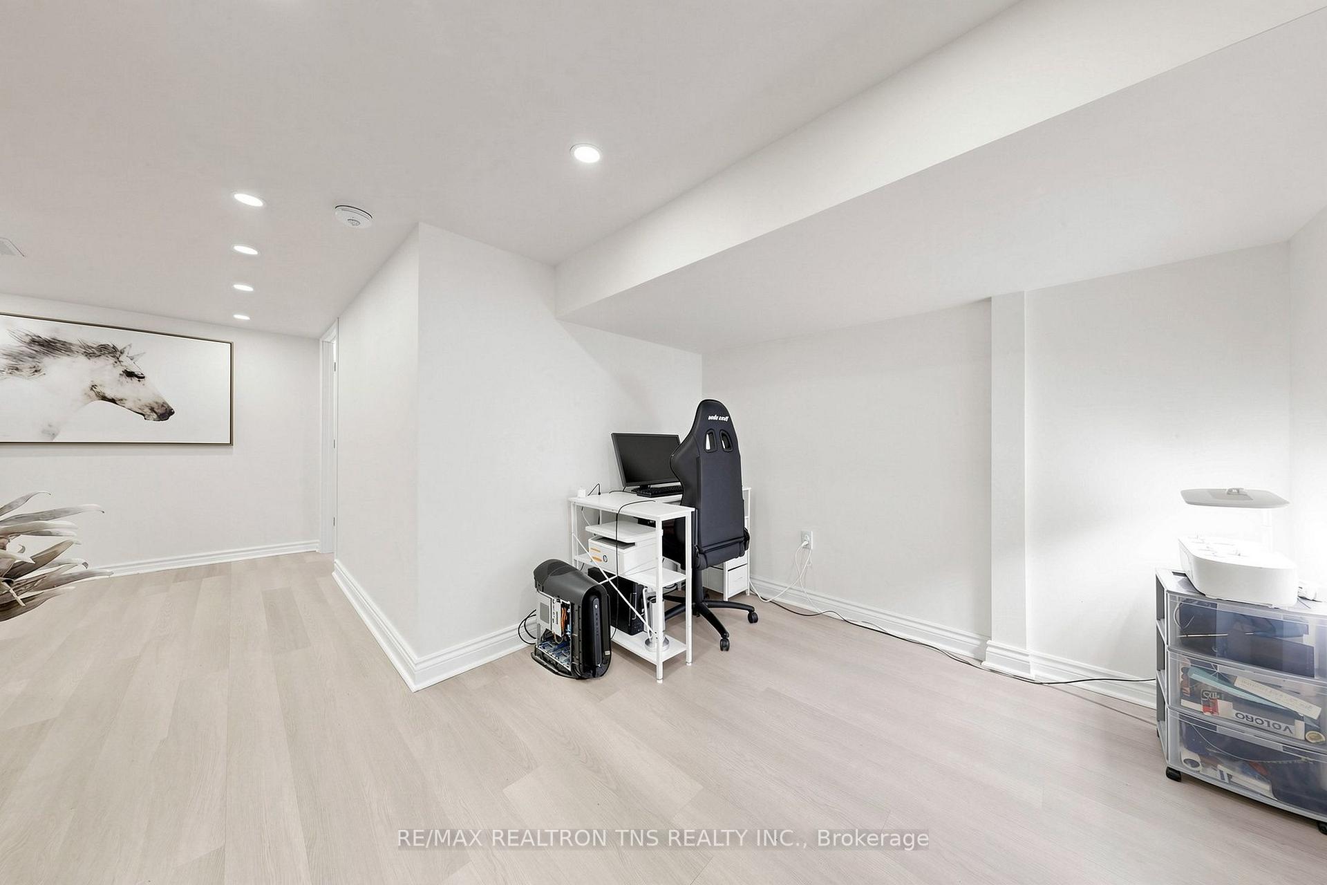 Photo 34 of 136 Glenvale Boulevard, Toronto, Leaside — HOMEH