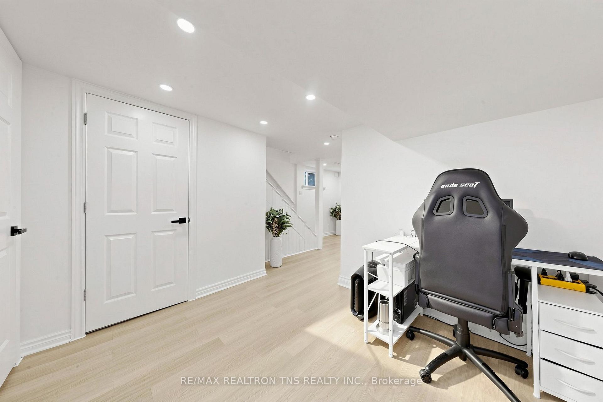 Photo 35 of 136 Glenvale Boulevard, Toronto, Leaside — HOMEH