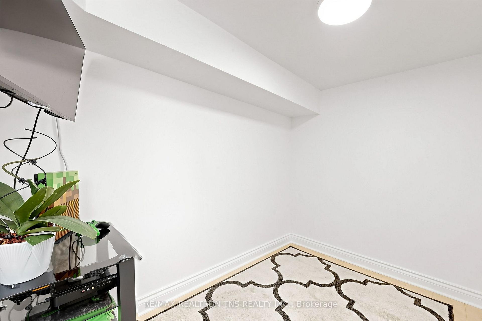 Photo 36 of 136 Glenvale Boulevard, Toronto, Leaside — HOMEH