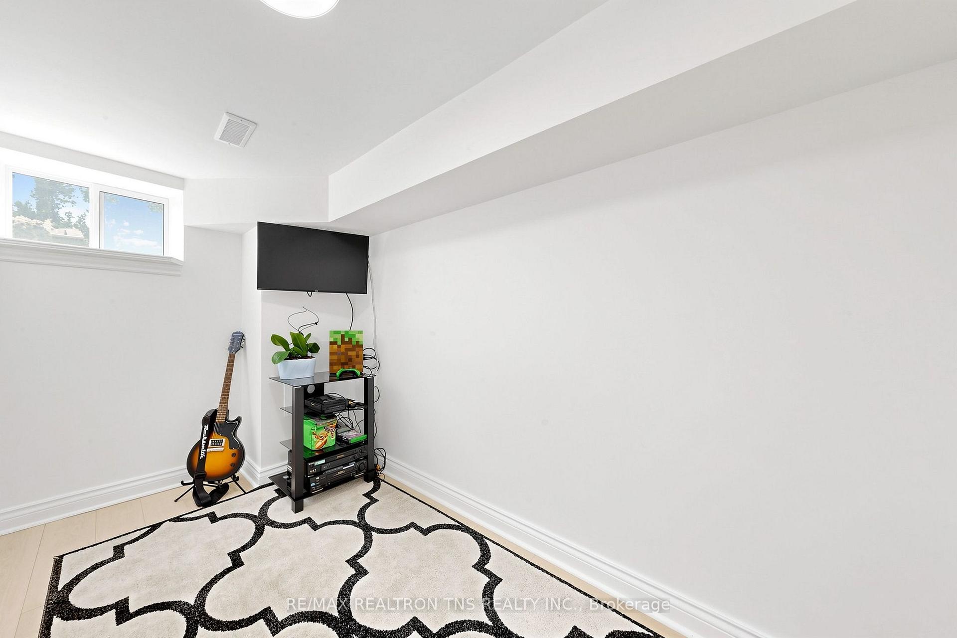 Photo 37 of 136 Glenvale Boulevard, Toronto, Leaside — HOMEH