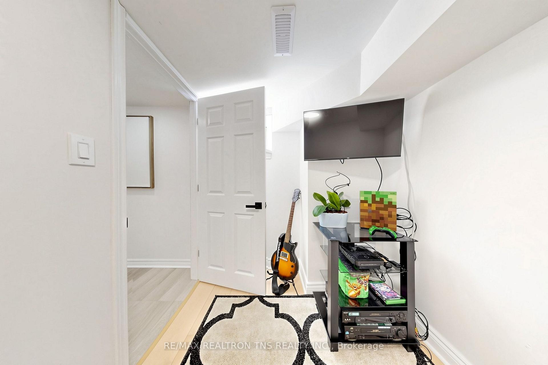 Photo 38 of 136 Glenvale Boulevard, Toronto, Leaside — HOMEH