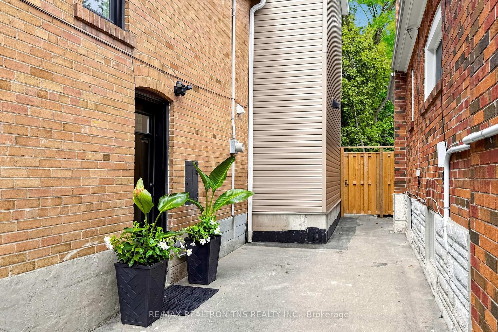 Photo 48 of 136 Glenvale Boulevard, Toronto, Leaside — HOMEH