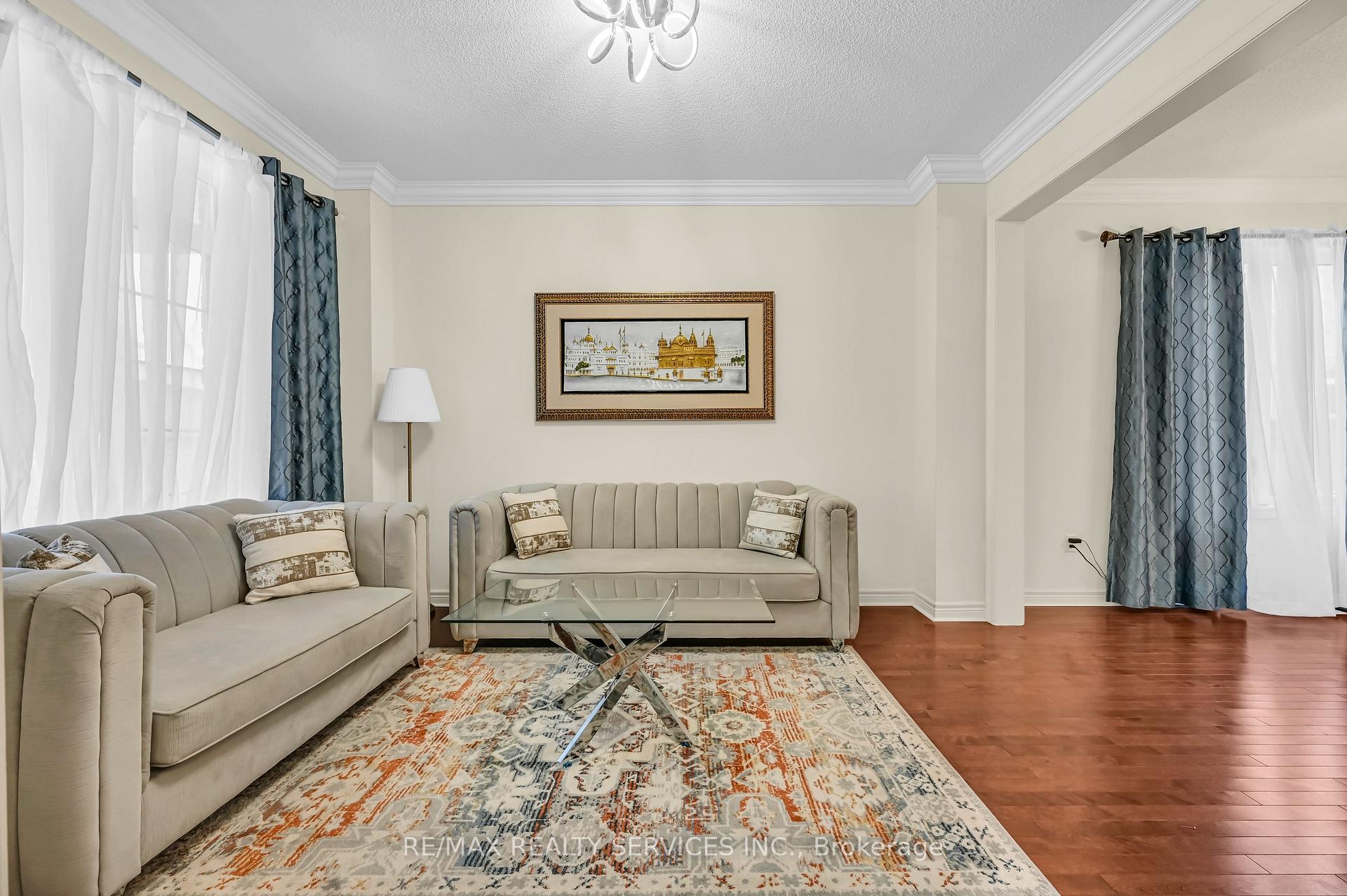Photo 5 of 3 Bellcrest Road, Brampton, Credit Valley — HOMEH