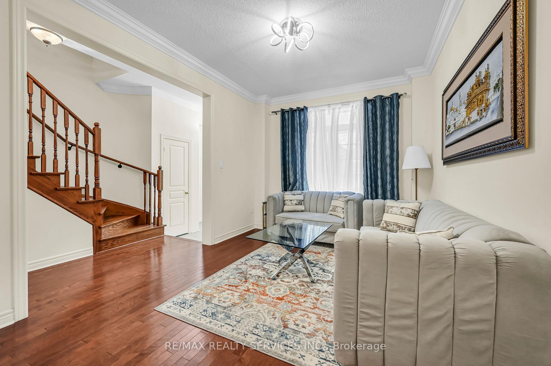Photo 8 of 3 Bellcrest Road, Brampton, Credit Valley — HOMEH