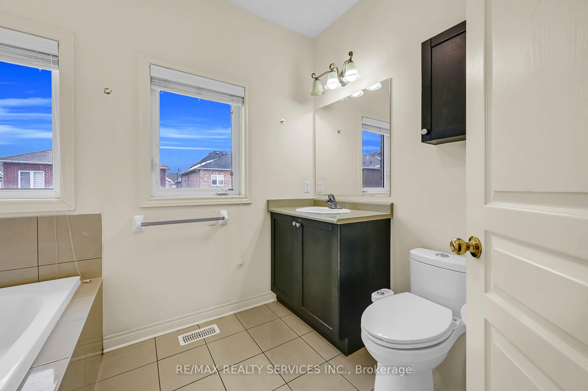 Photo 19 of 3 Bellcrest Road, Brampton, Credit Valley — HOMEH