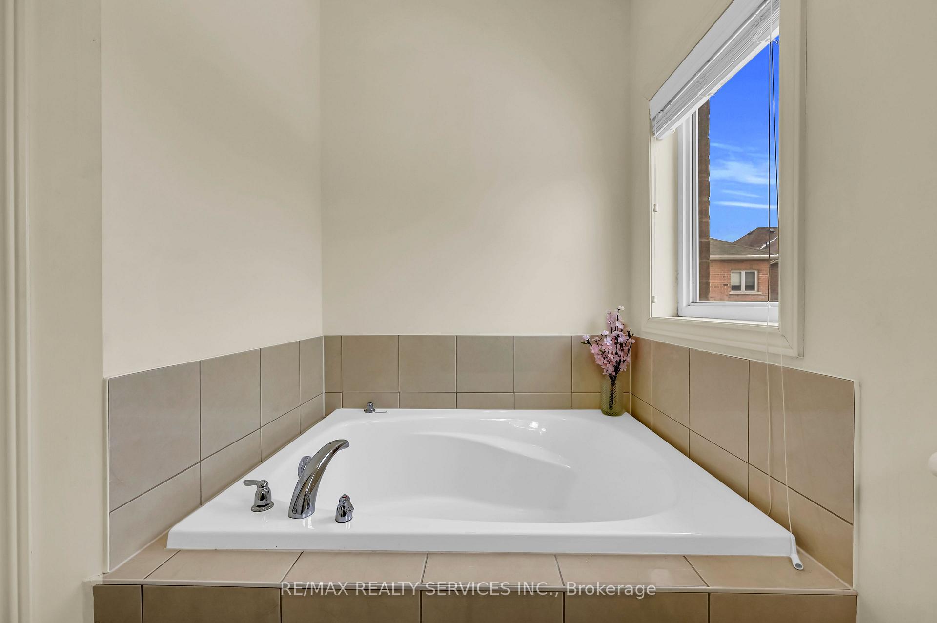 Photo 20 of 3 Bellcrest Road, Brampton, Credit Valley — HOMEH