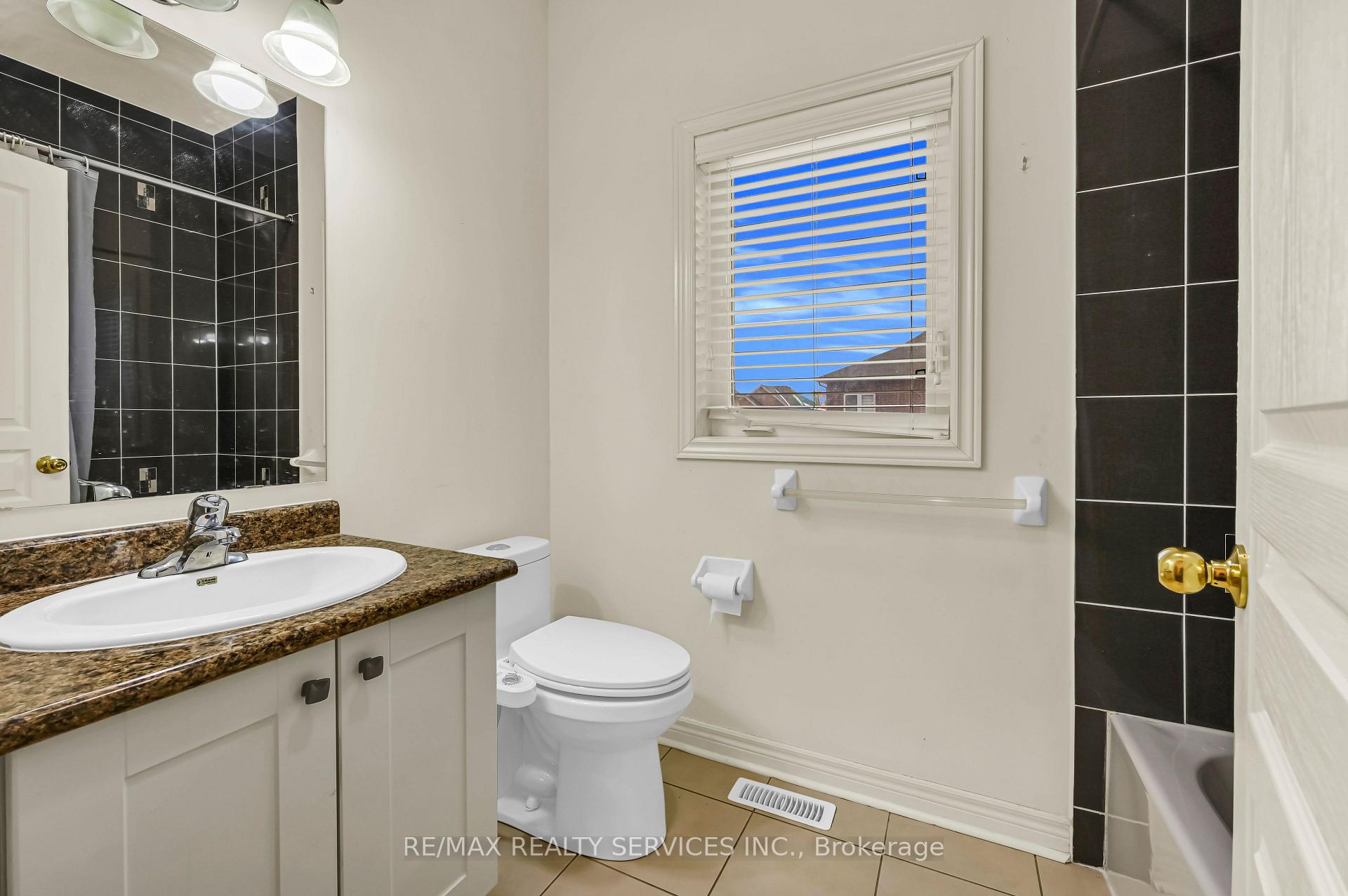 Photo 23 of 3 Bellcrest Road, Brampton, Credit Valley — HOMEH