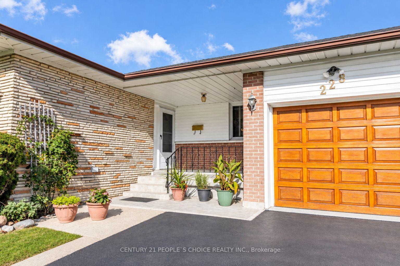 Photo 2 of 228 Jeffcoat Drive, Etobicoke, West Humber-Clairville — HOMEH