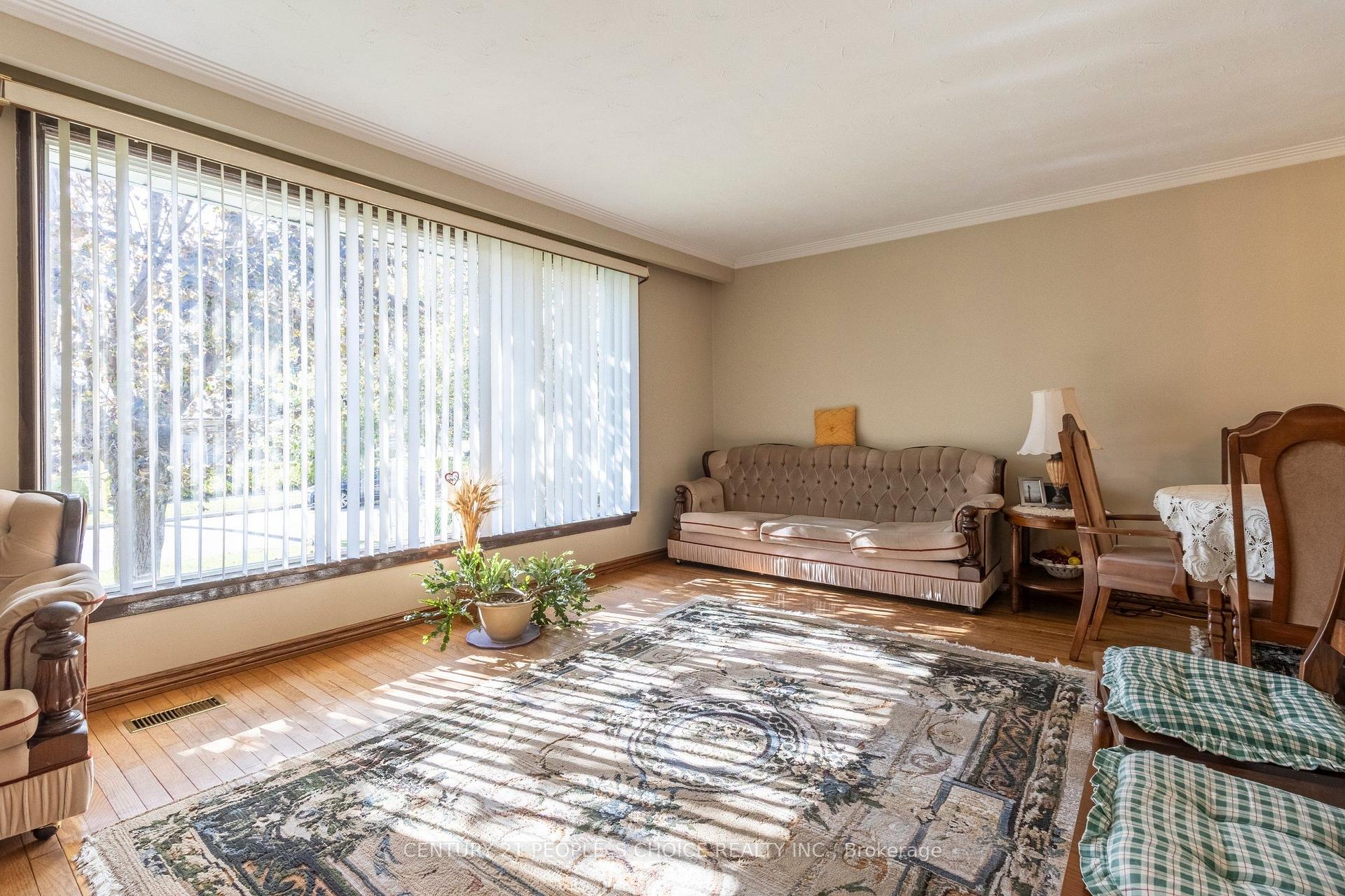 Photo 7 of 228 Jeffcoat Drive, Etobicoke, West Humber-Clairville — HOMEH