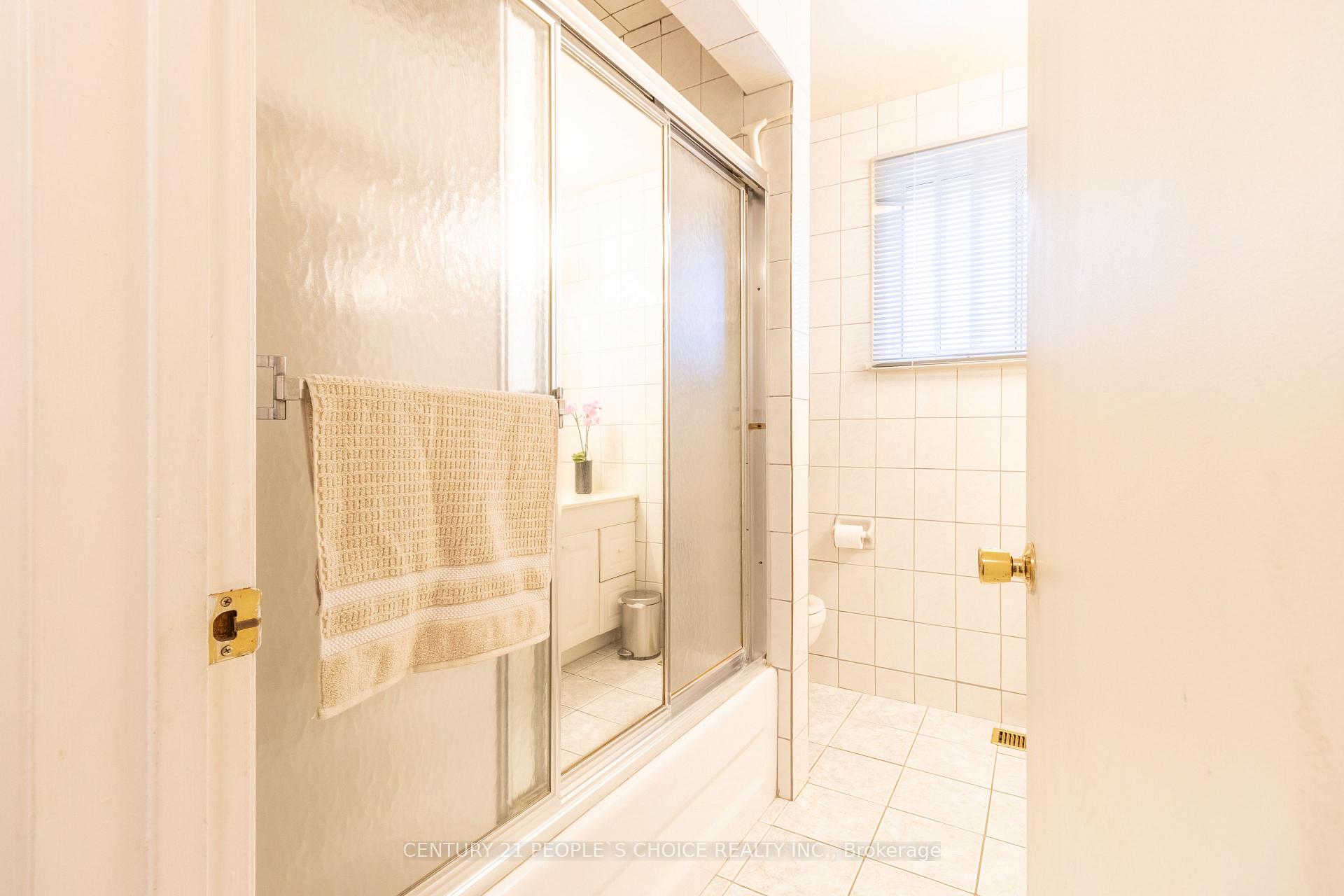 Photo 25 of 228 Jeffcoat Drive, Etobicoke, West Humber-Clairville — HOMEH