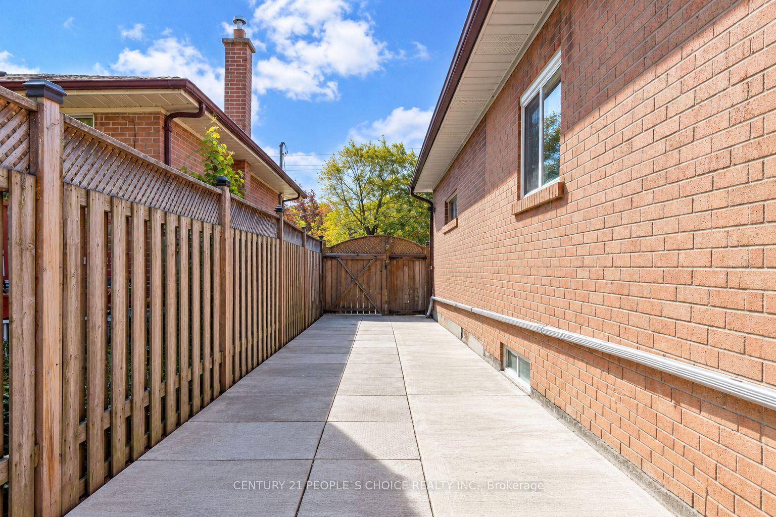Photo 37 of 228 Jeffcoat Drive, Etobicoke, West Humber-Clairville — HOMEH
