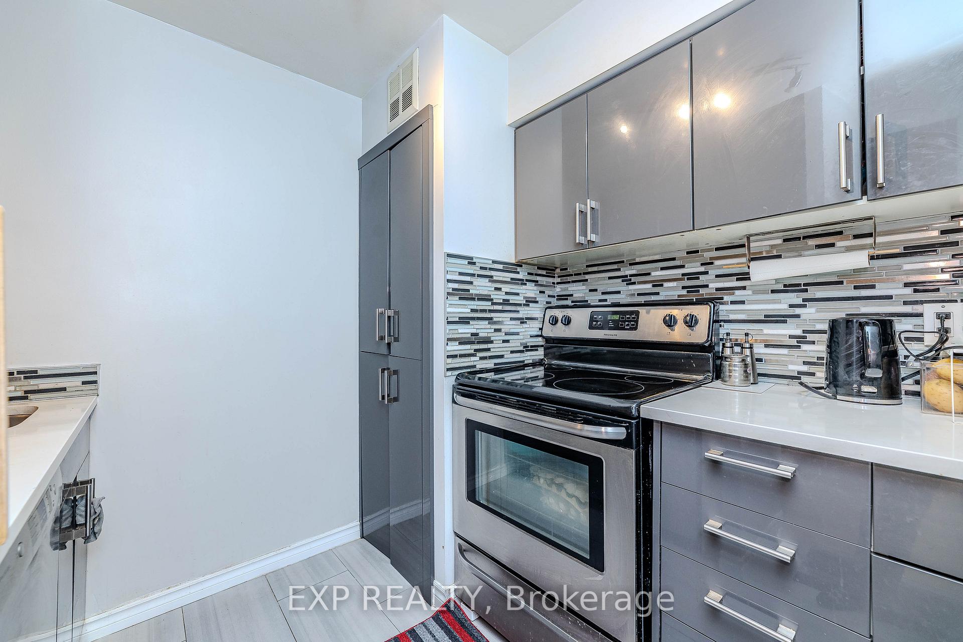 Photo 6 of Unit 1515, 1055 Bay Street, Toronto, Bay Street Corridor — HOMEH