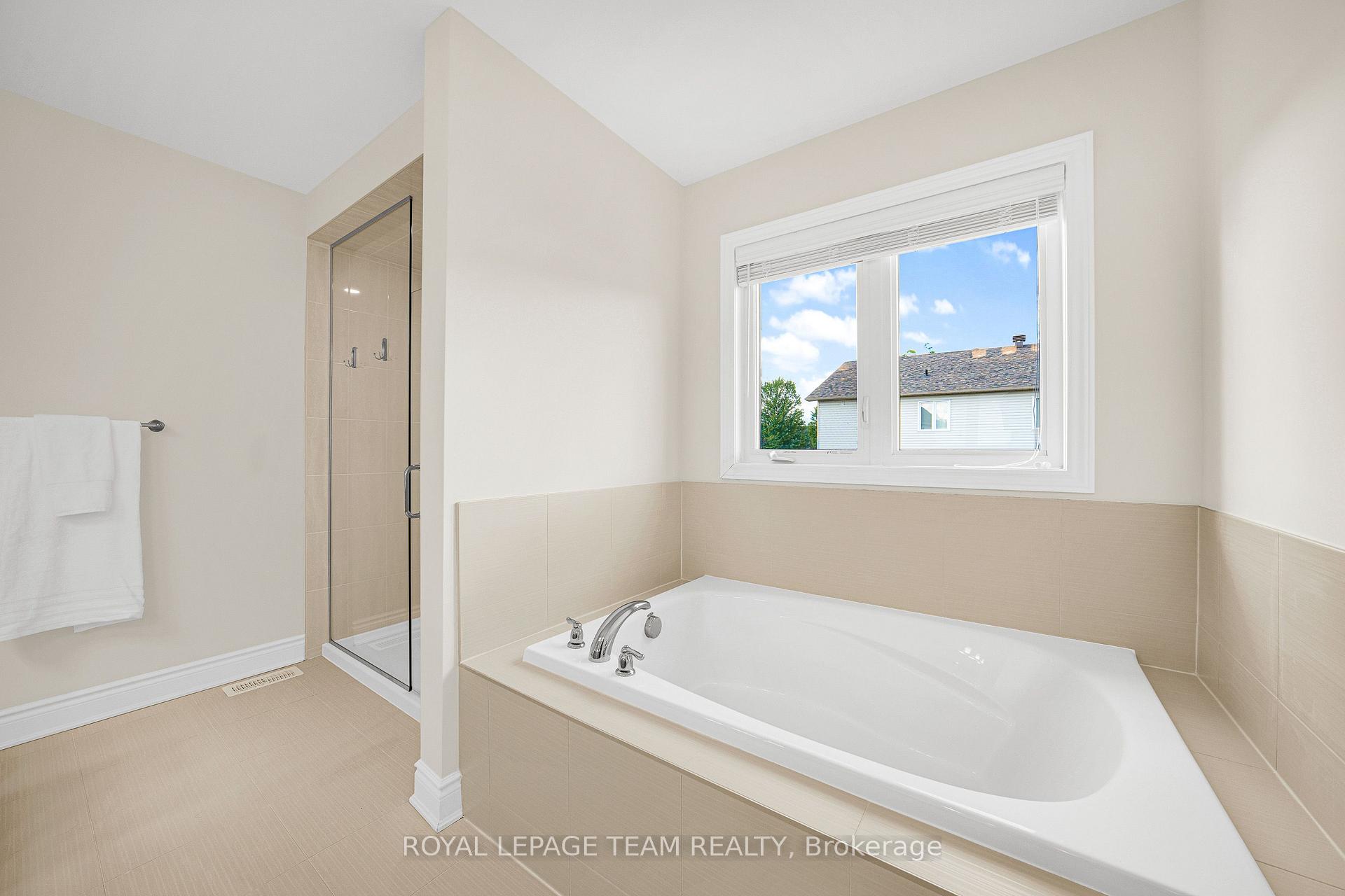 Photo 37 of 607 Parade Drive, Ottawa, Stittsville (South) — HOMEH