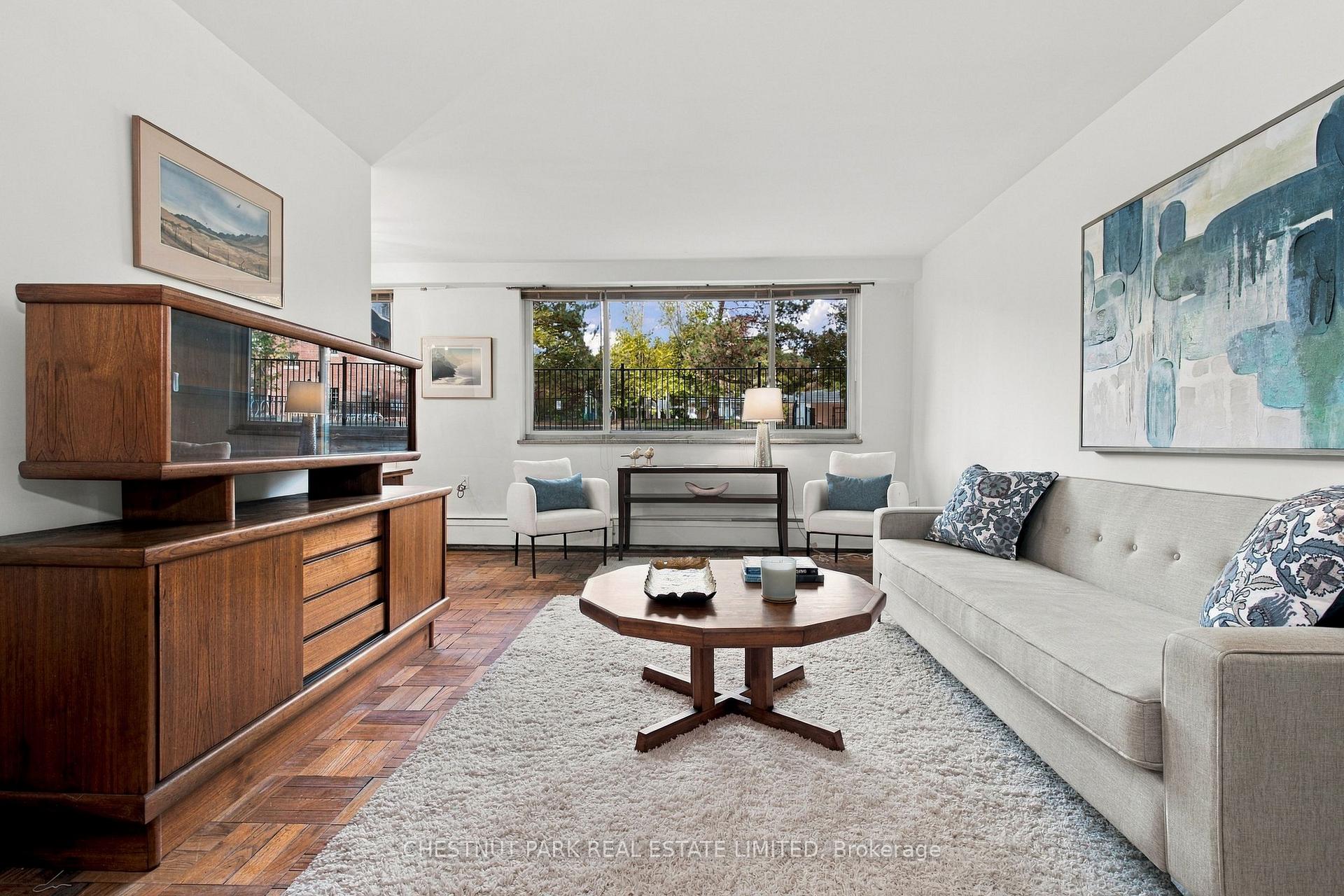 Photo 3 of 158 Crescent Road, Toronto, Rosedale-Moore Park — HOMEH