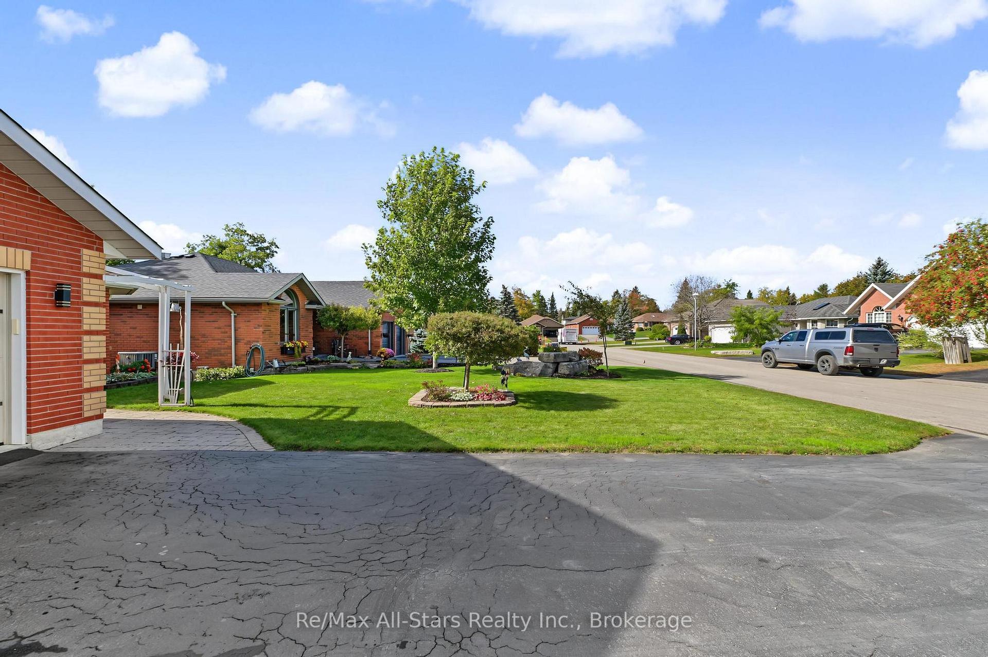 Photo 4 of 9 Hillview Drive, Kawartha Lakes, Bobcaygeon — HOMEH