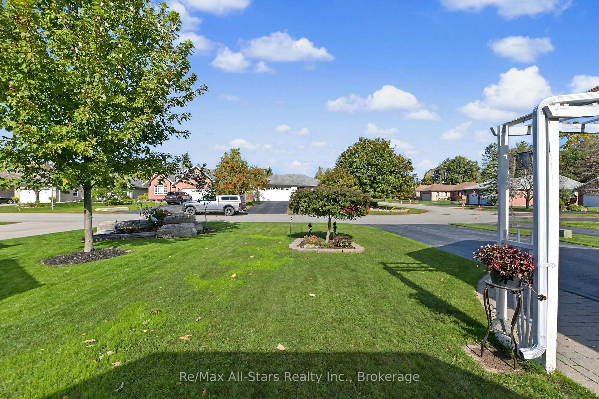 Photo 5 of 9 Hillview Drive, Kawartha Lakes, Bobcaygeon — HOMEH
