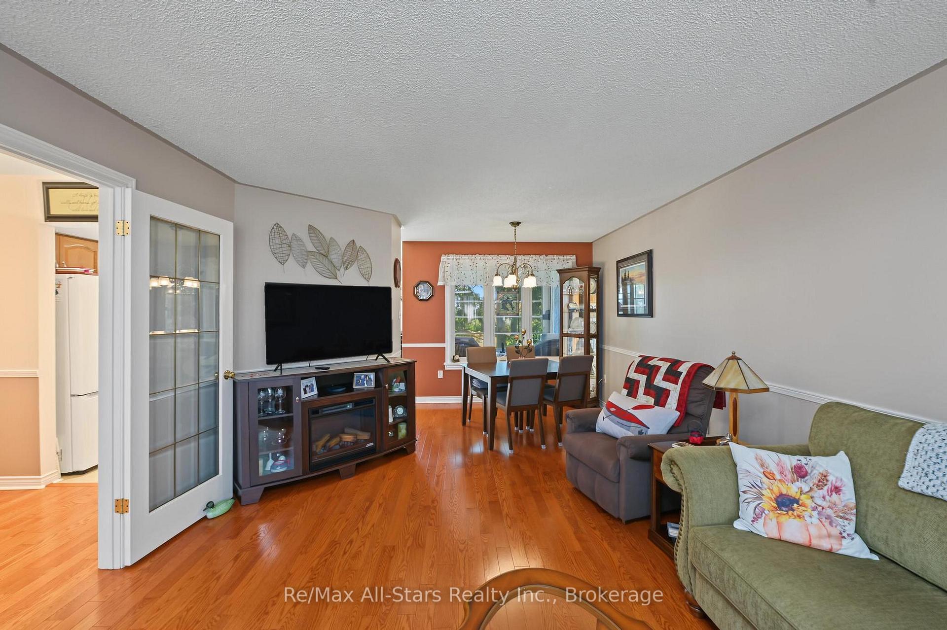 Photo 10 of 9 Hillview Drive, Kawartha Lakes, Bobcaygeon — HOMEH