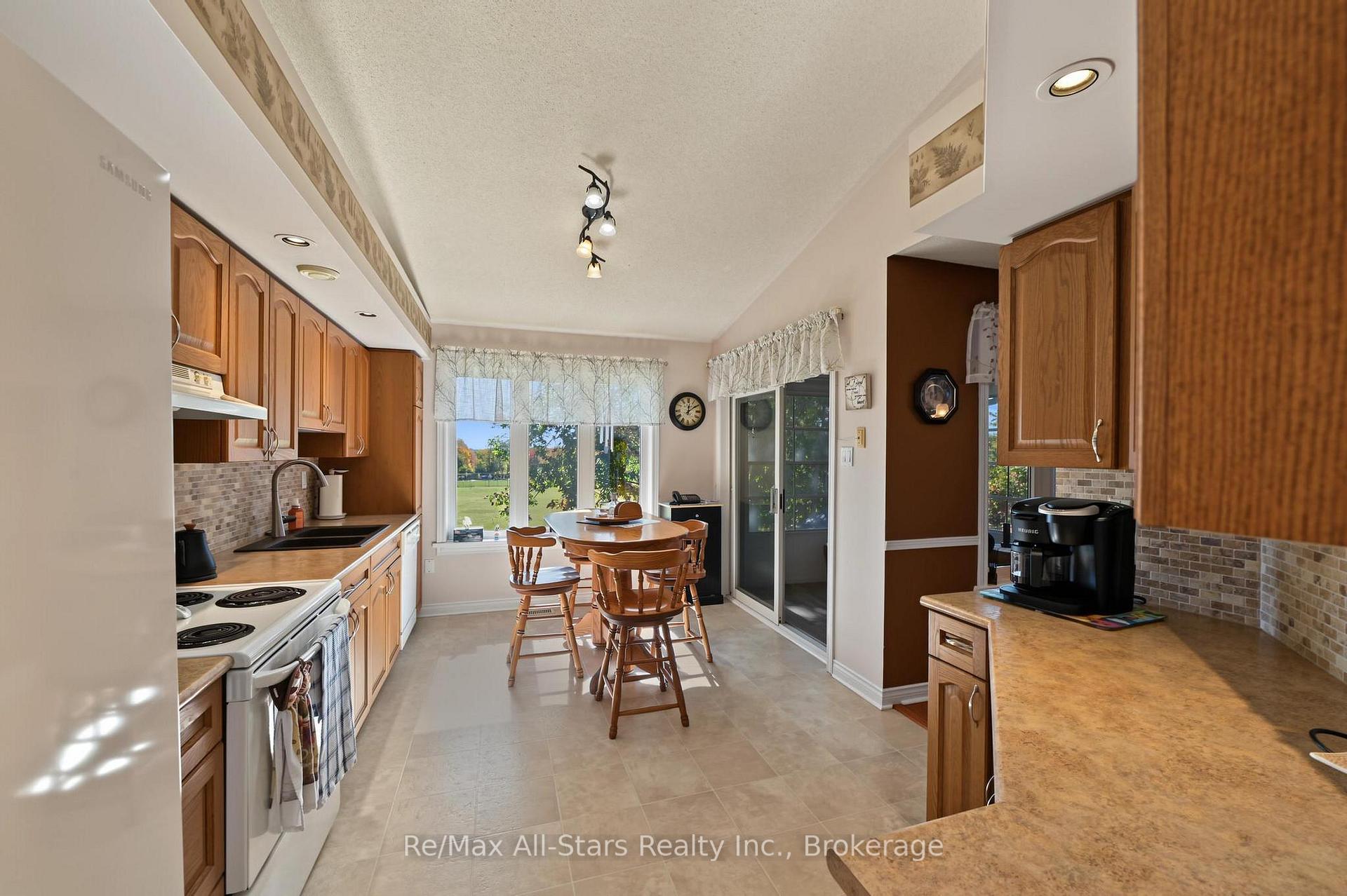 Photo 13 of 9 Hillview Drive, Kawartha Lakes, Bobcaygeon — HOMEH