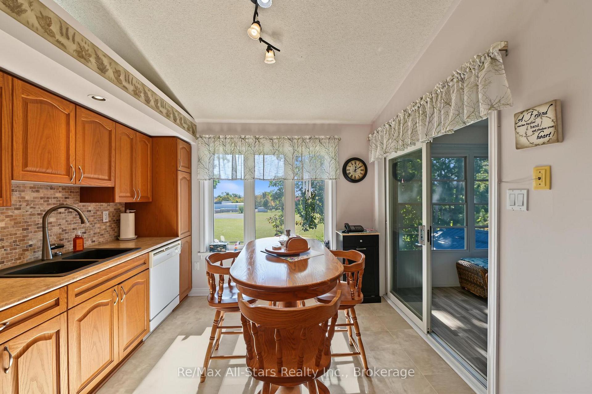 Photo 14 of 9 Hillview Drive, Kawartha Lakes, Bobcaygeon — HOMEH