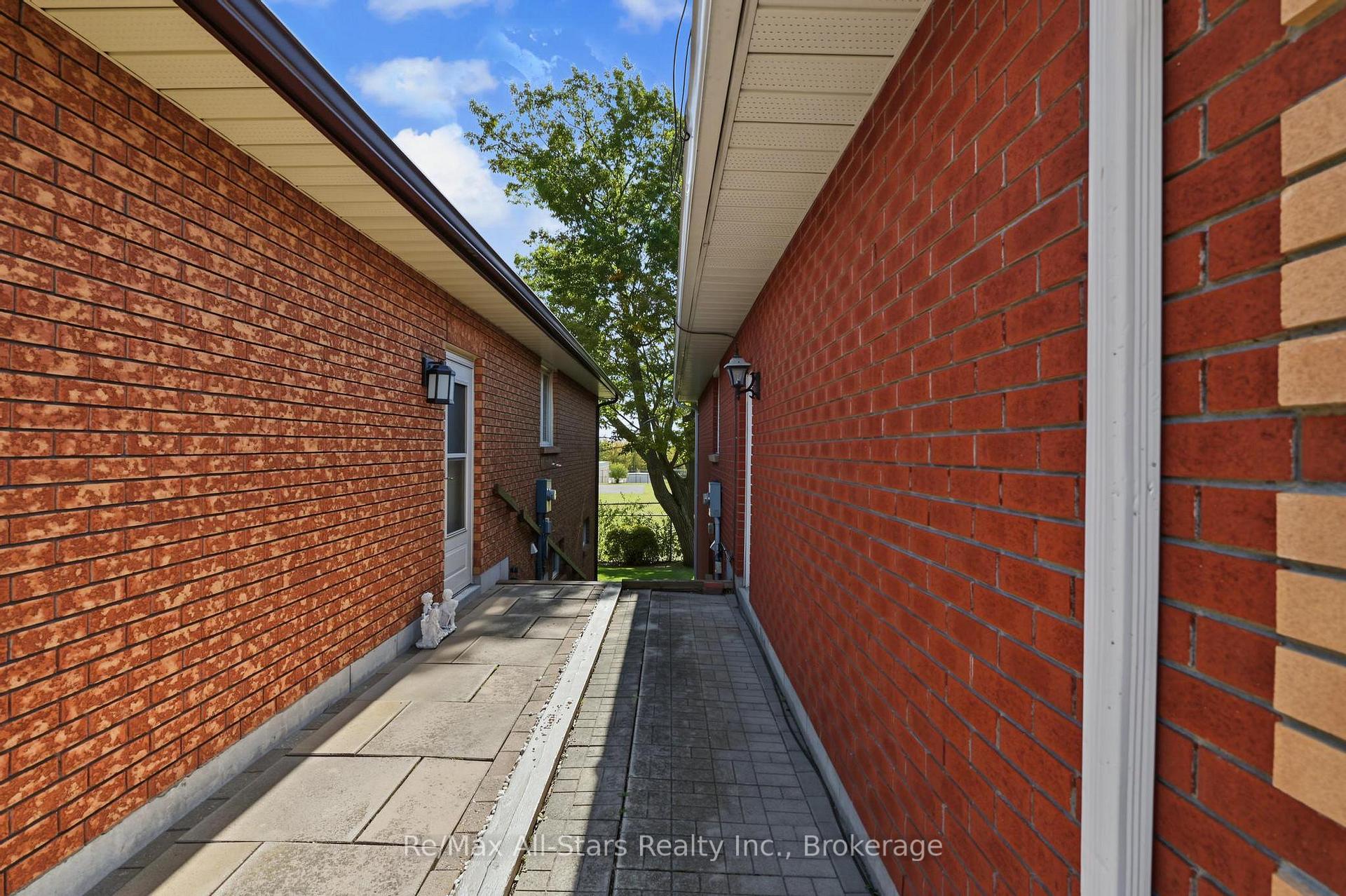 Photo 41 of 9 Hillview Drive, Kawartha Lakes, Bobcaygeon — HOMEH