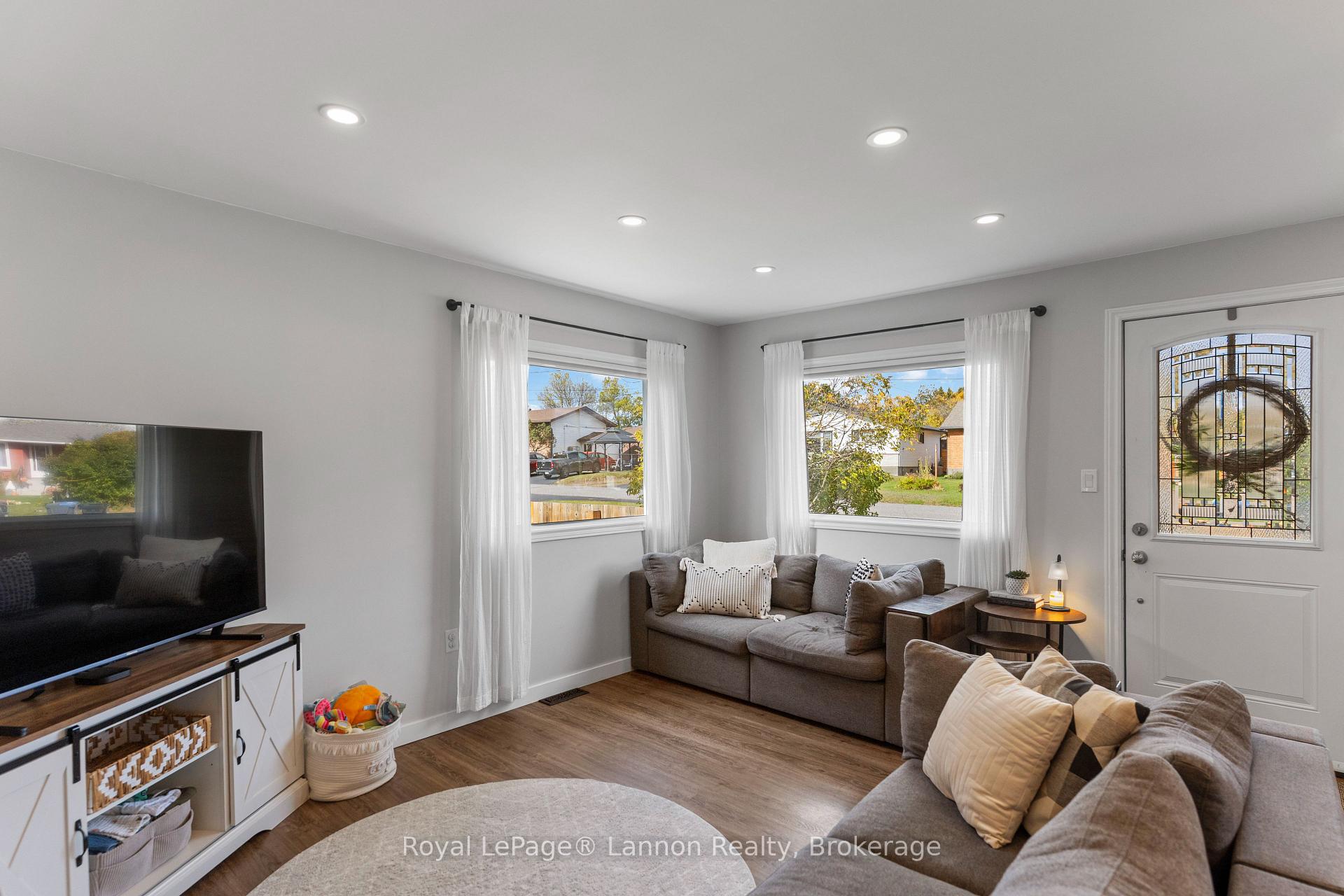 Photo 6 of 95 Oswald Street, Thunder Bay, Shuniah — HOMEH