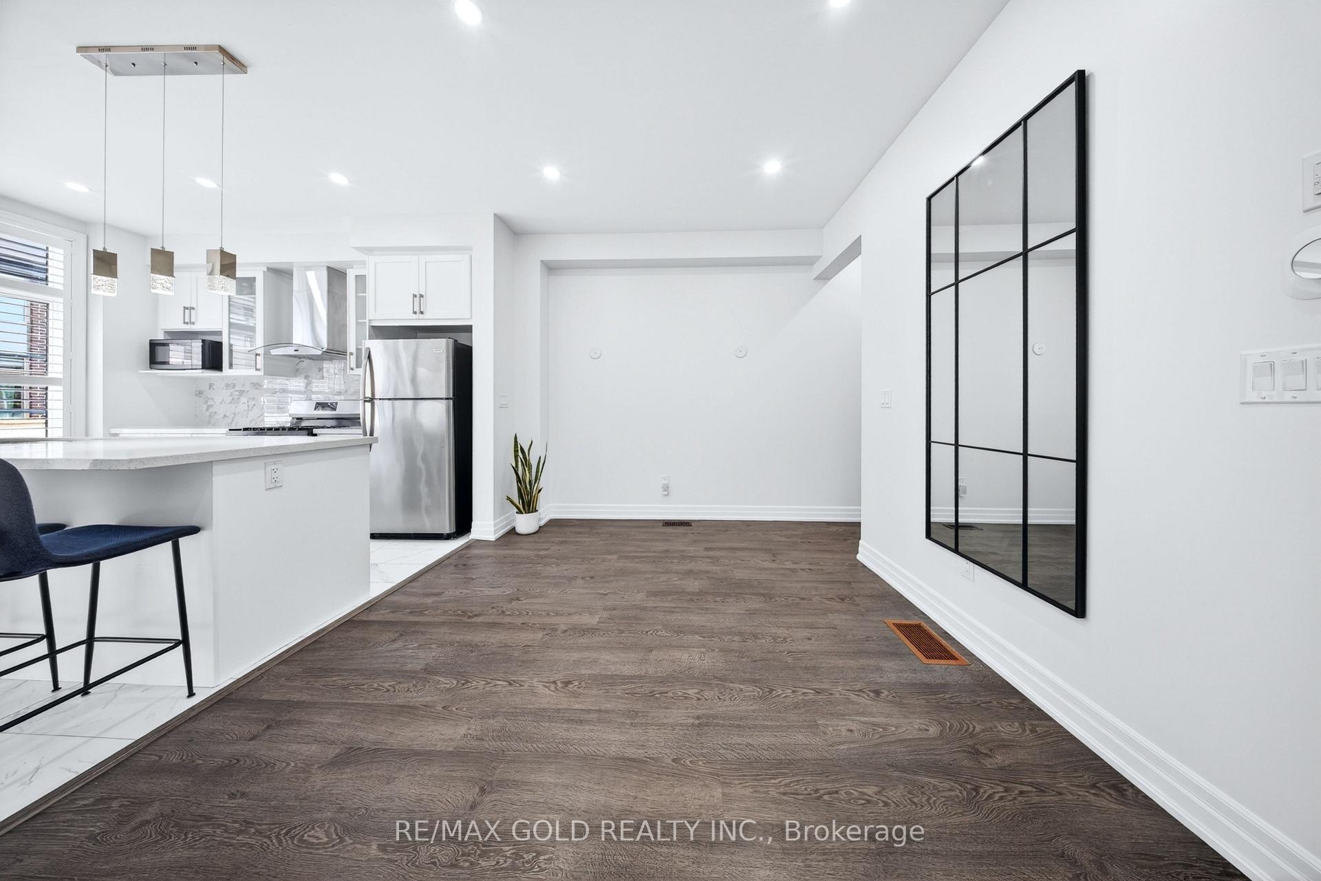 Photo 8 of Unit 12, 384 Arctic Red Drive, Oshawa, Windfields — HOMEH