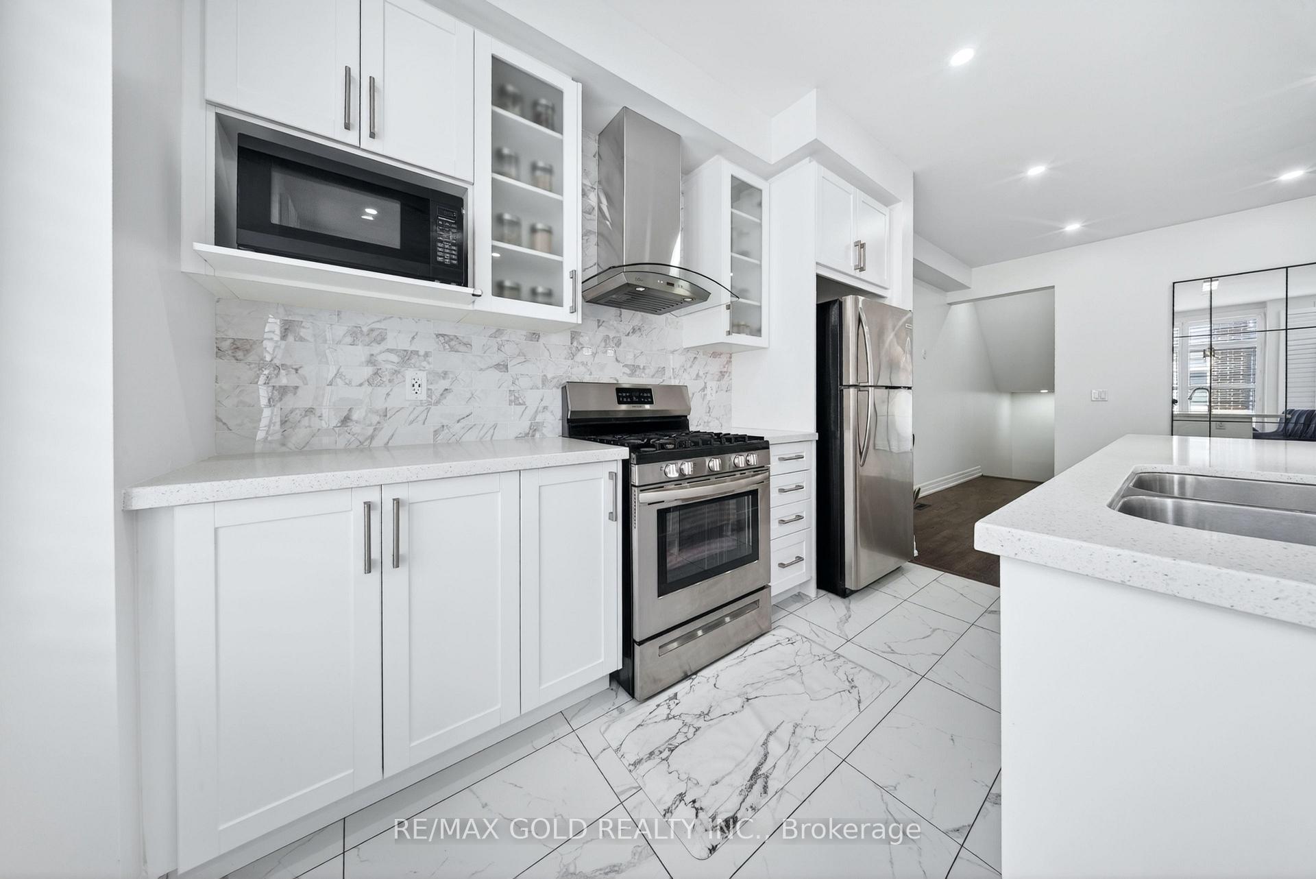 Photo 14 of Unit 12, 384 Arctic Red Drive, Oshawa, Windfields — HOMEH
