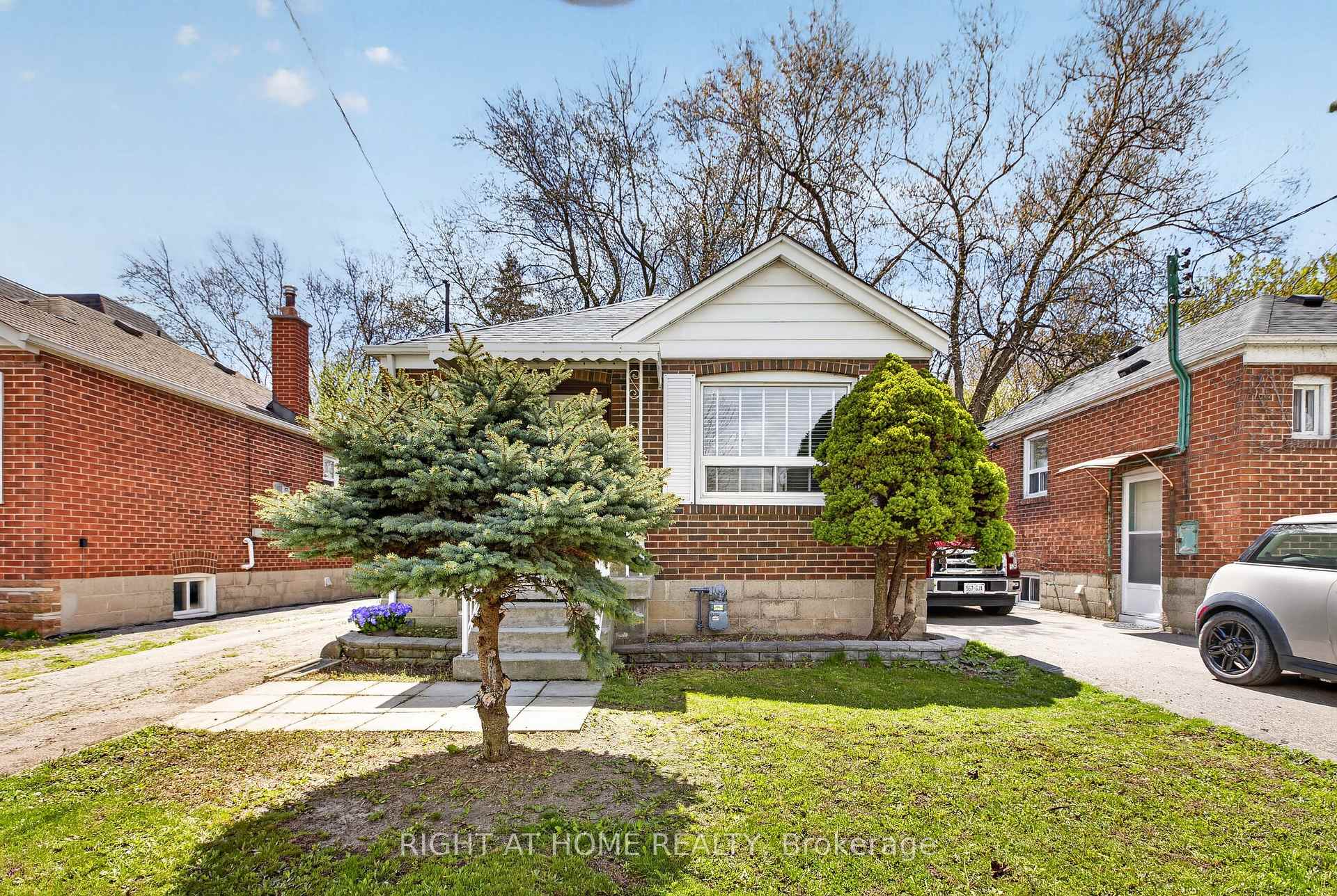 Photo 2 of 77 Elma Street, Etobicoke, Mimico — HOMEH