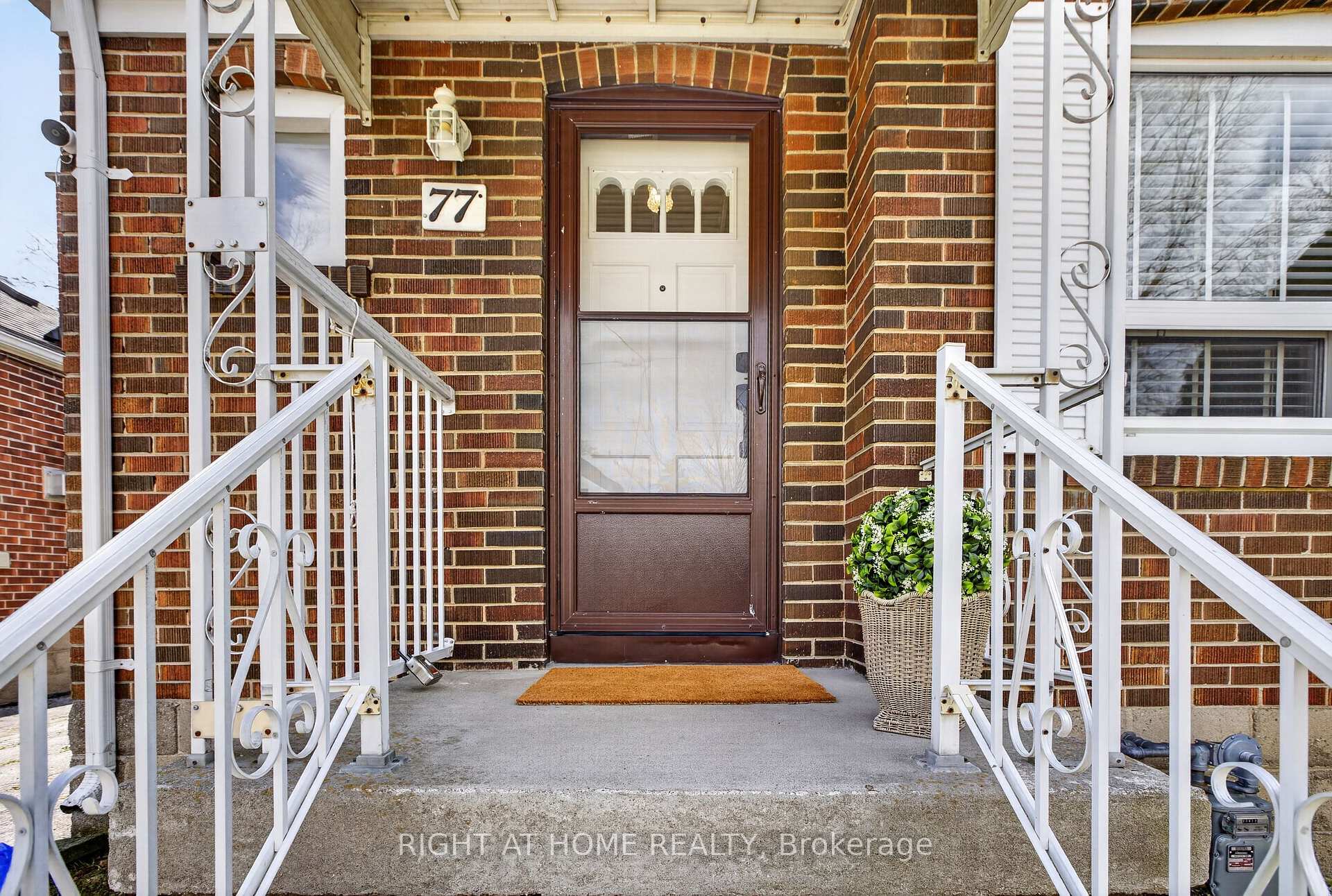 Photo 3 of 77 Elma Street, Etobicoke, Mimico — HOMEH