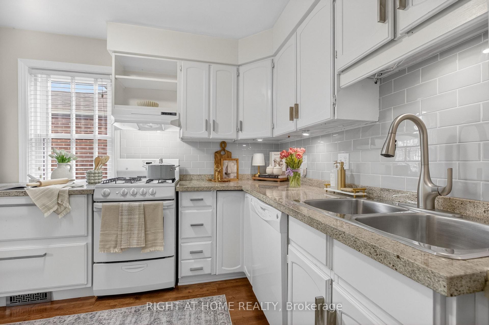 Photo 8 of 77 Elma Street, Etobicoke, Mimico — HOMEH