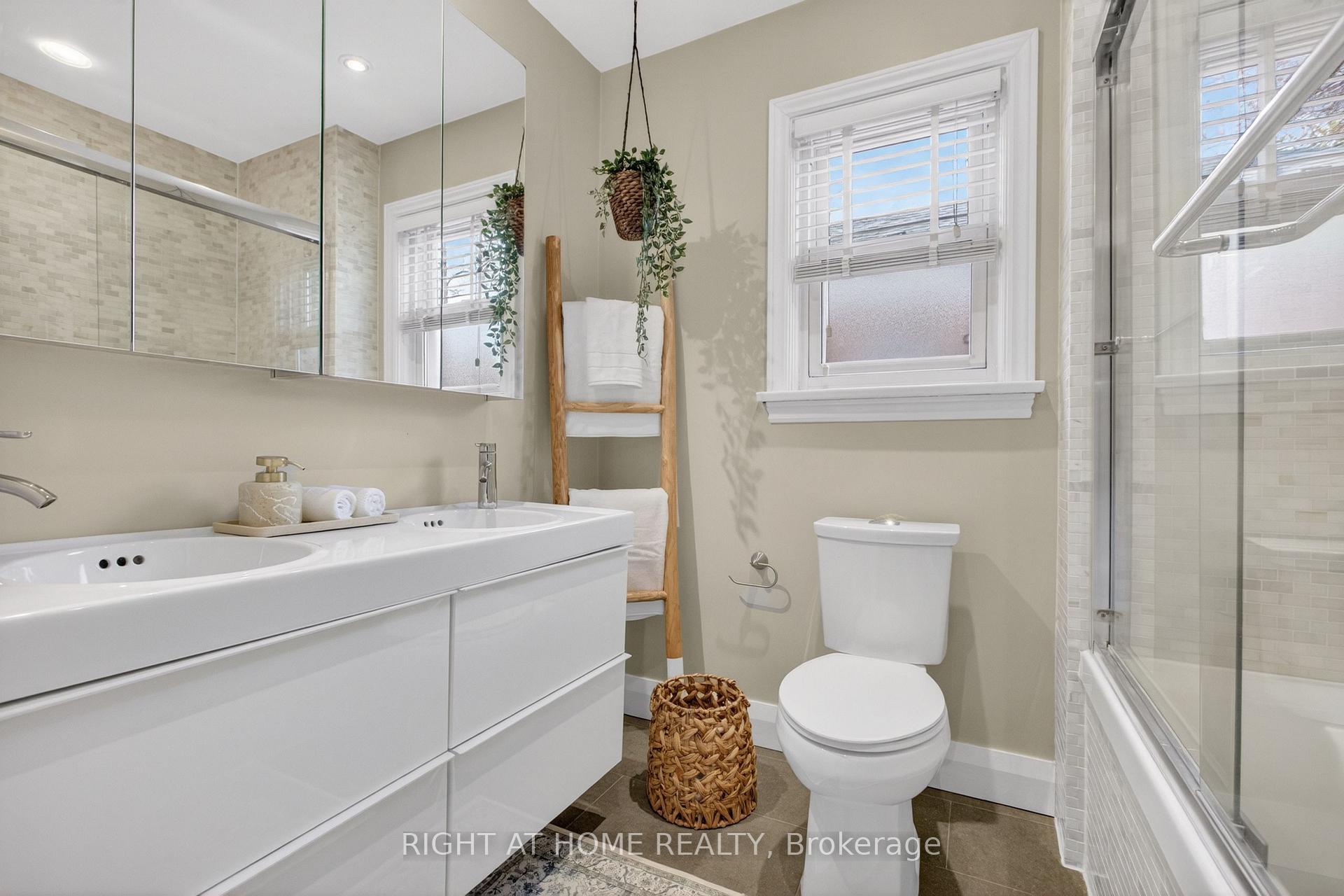 Photo 15 of 77 Elma Street, Etobicoke, Mimico — HOMEH