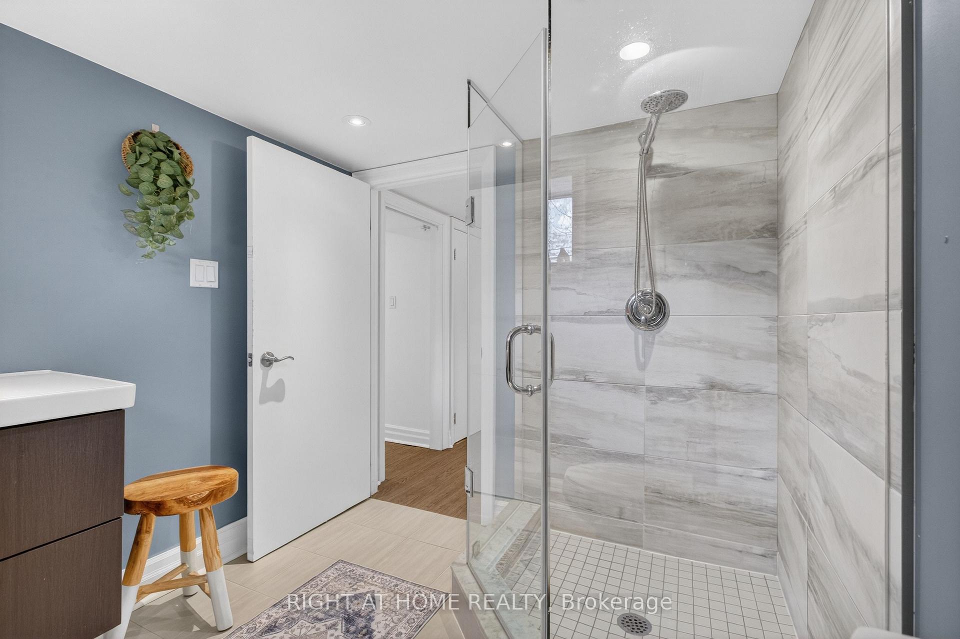 Photo 23 of 77 Elma Street, Etobicoke, Mimico — HOMEH