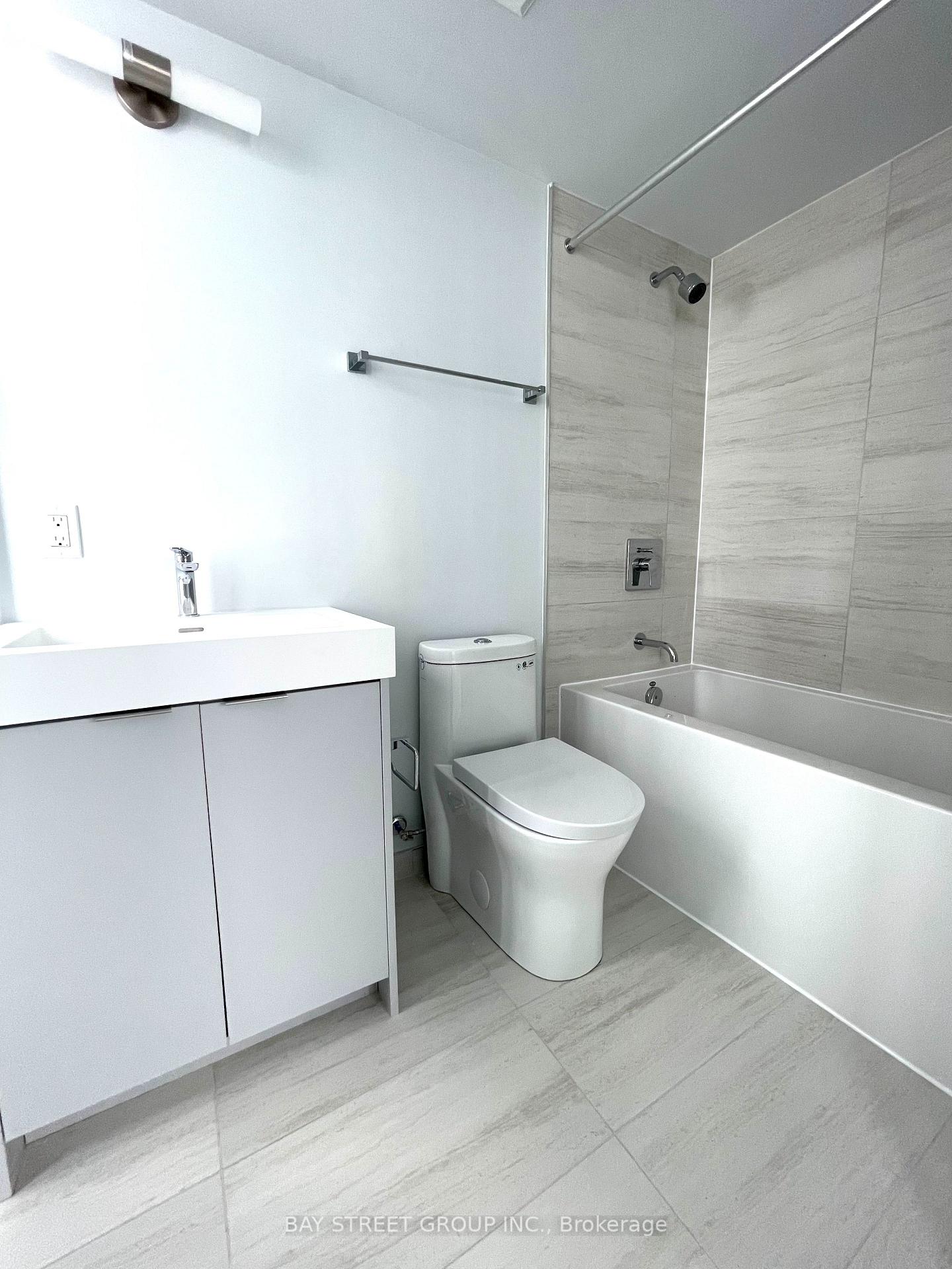 Photo 10 of Unit 4802, 2920 Highway 7 Road, Vaughan, Concord — HOMEH