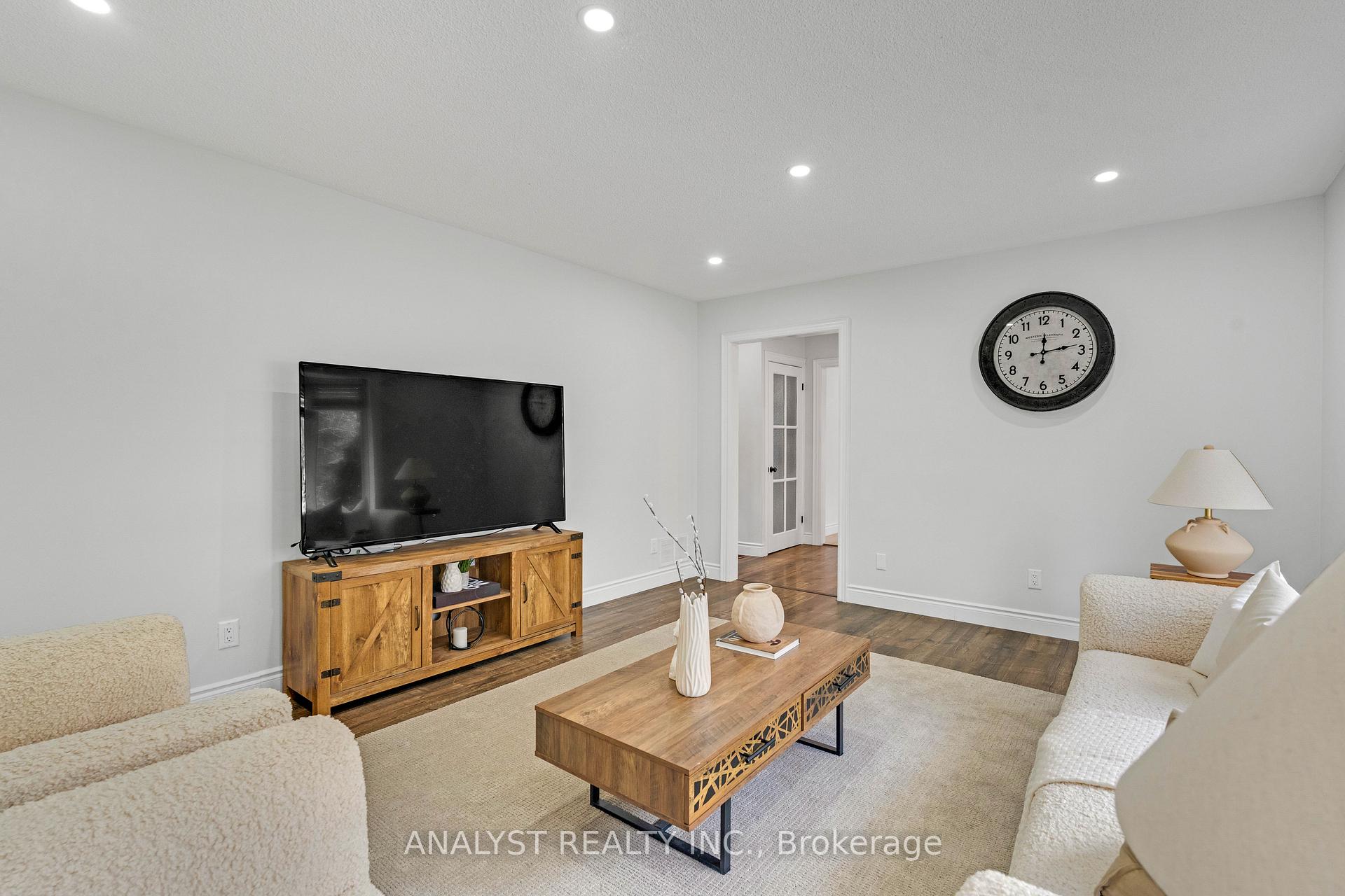 Photo 3 of 19 Pine Park Boulevard, Adjala-Tosorontio, Everett — HOMEH