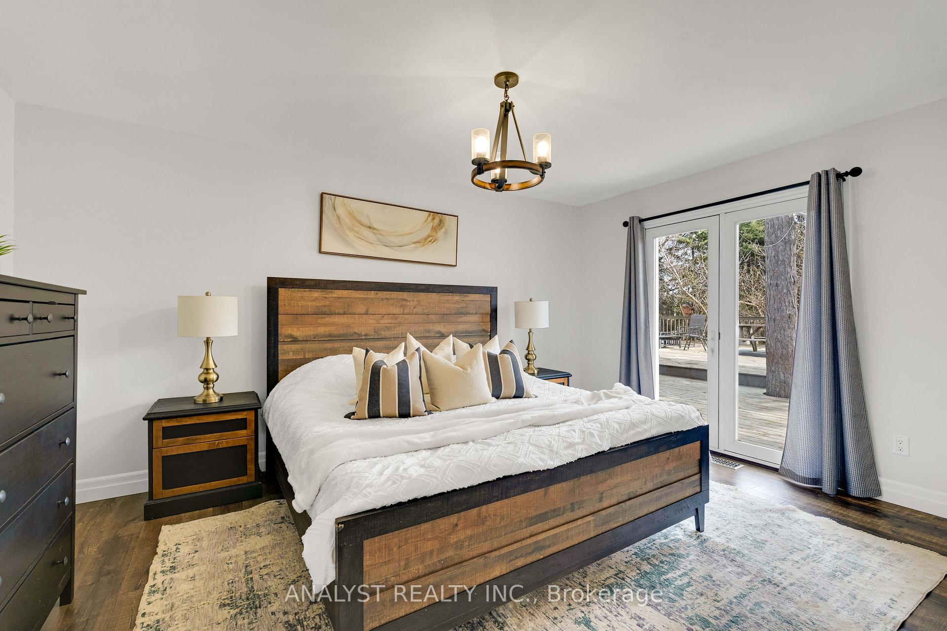 Photo 9 of 19 Pine Park Boulevard, Adjala-Tosorontio, Everett — HOMEH