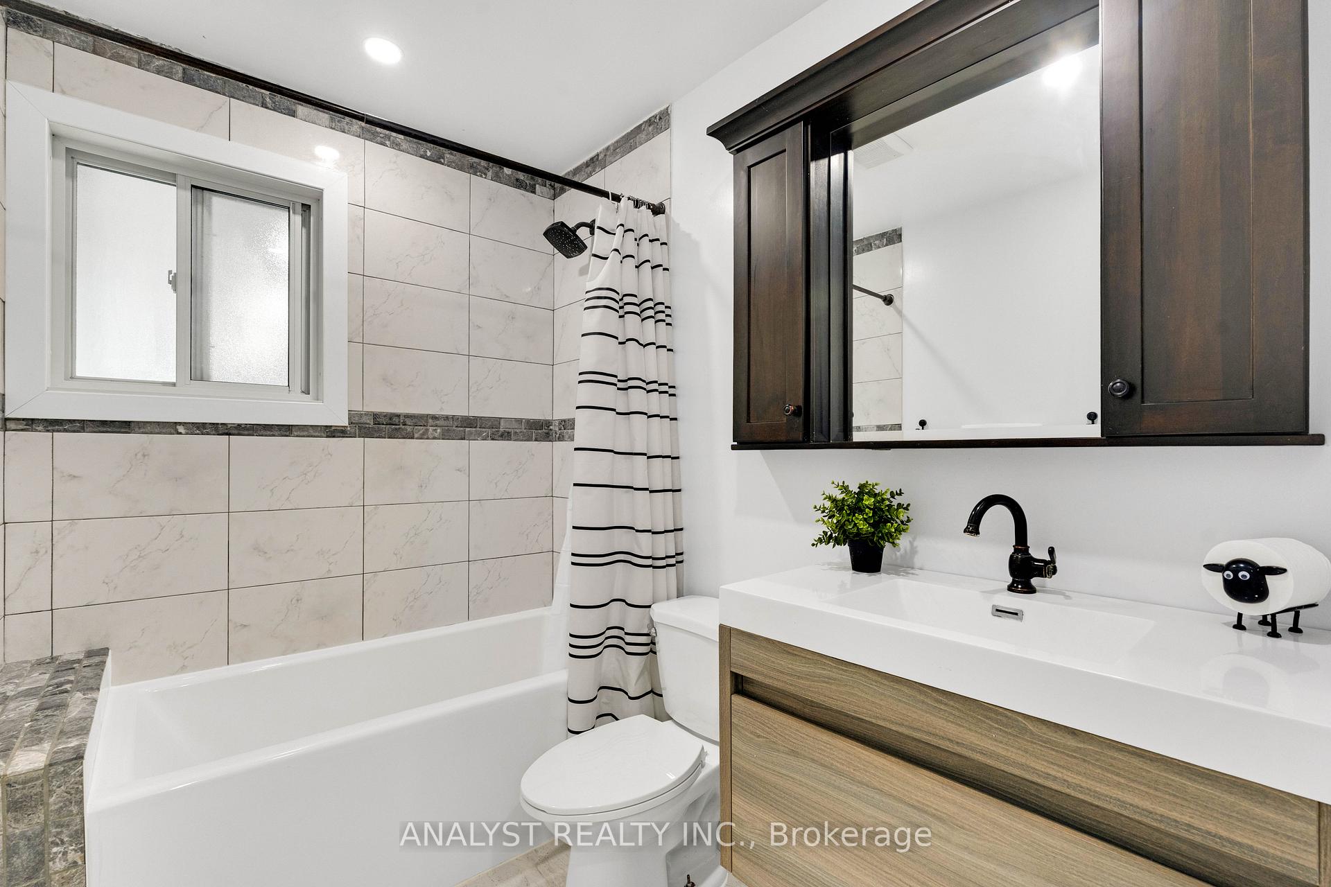 Photo 13 of 19 Pine Park Boulevard, Adjala-Tosorontio, Everett — HOMEH
