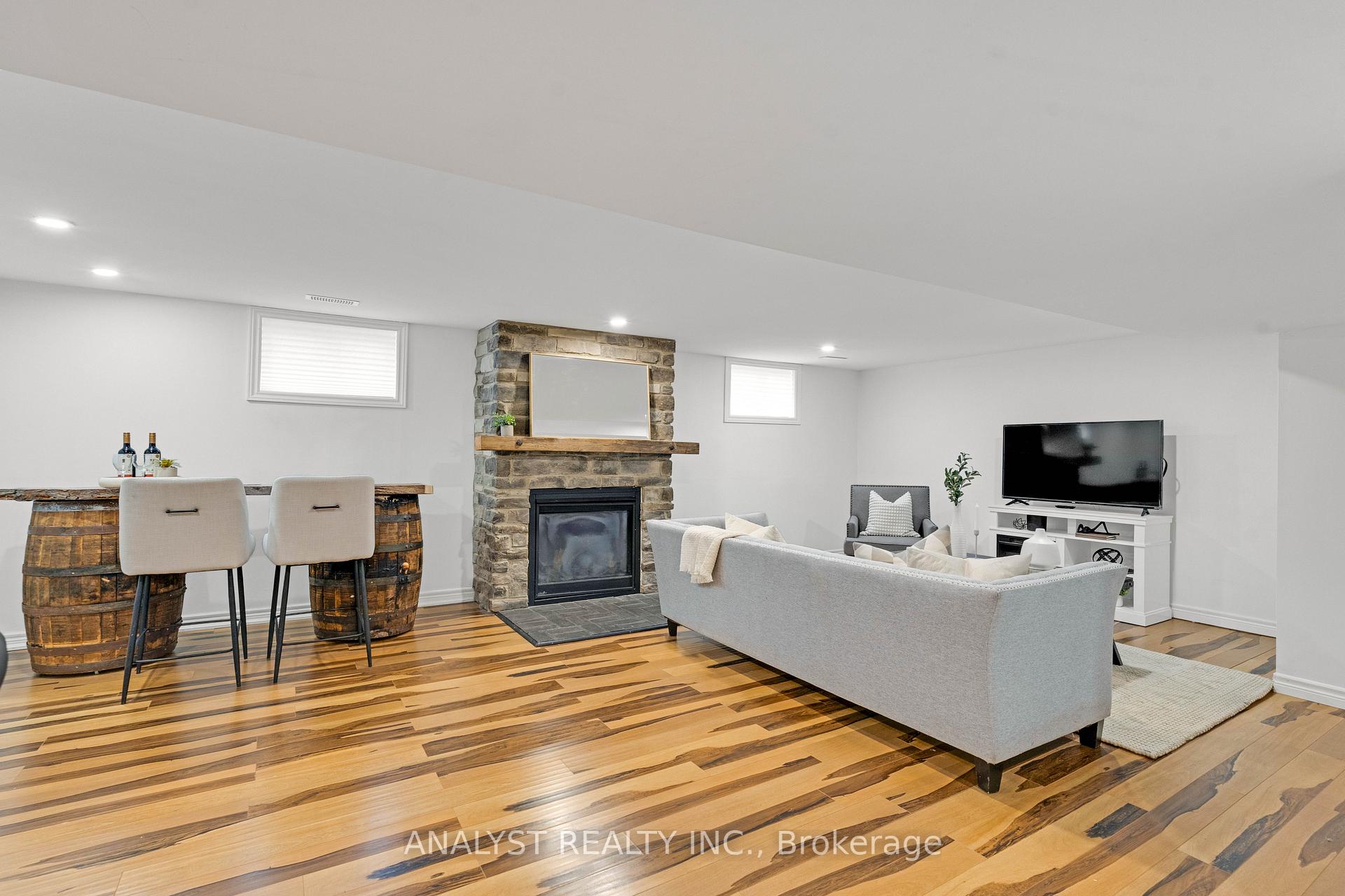 Photo 14 of 19 Pine Park Boulevard, Adjala-Tosorontio, Everett — HOMEH