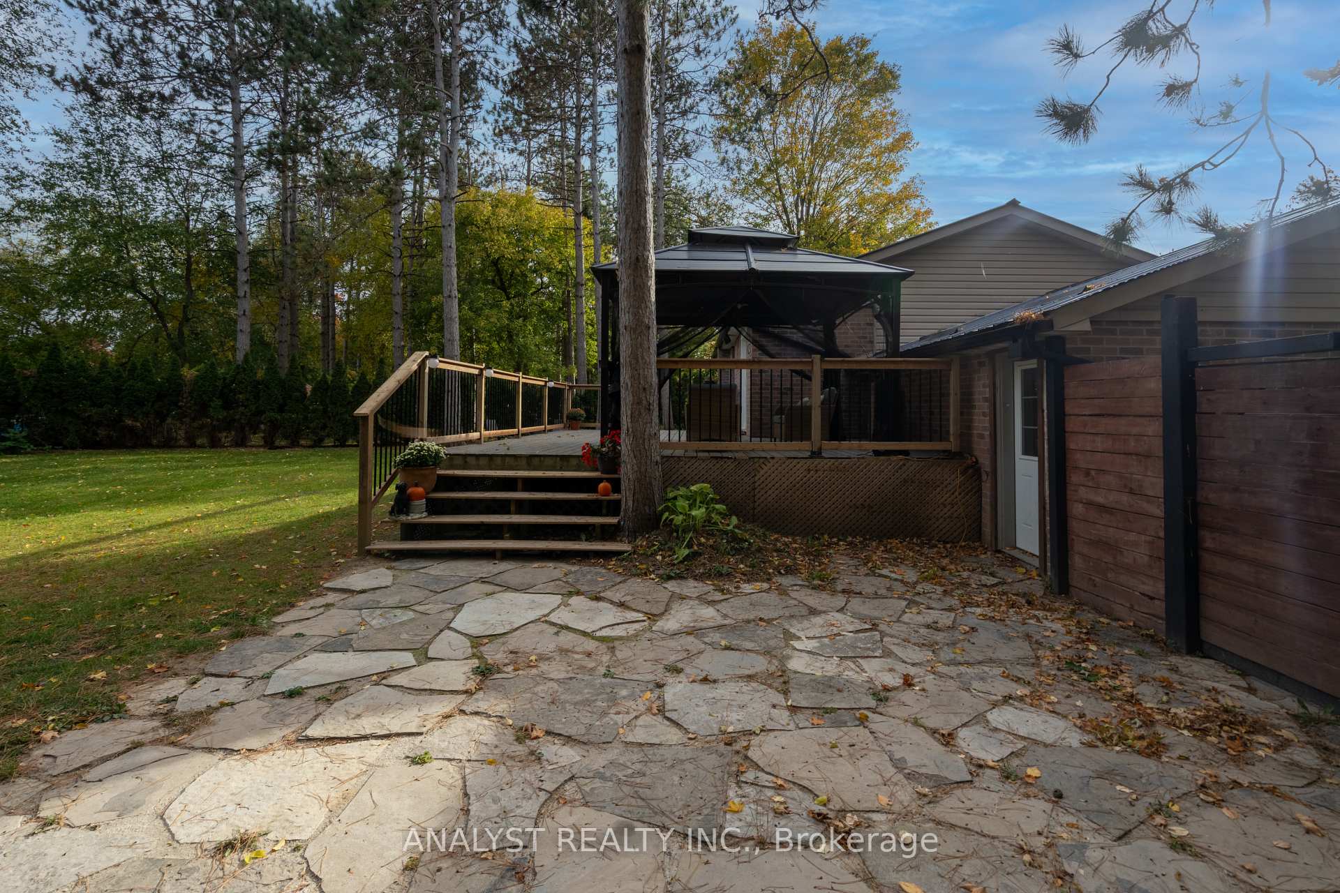 Photo 23 of 19 Pine Park Boulevard, Adjala-Tosorontio, Everett — HOMEH
