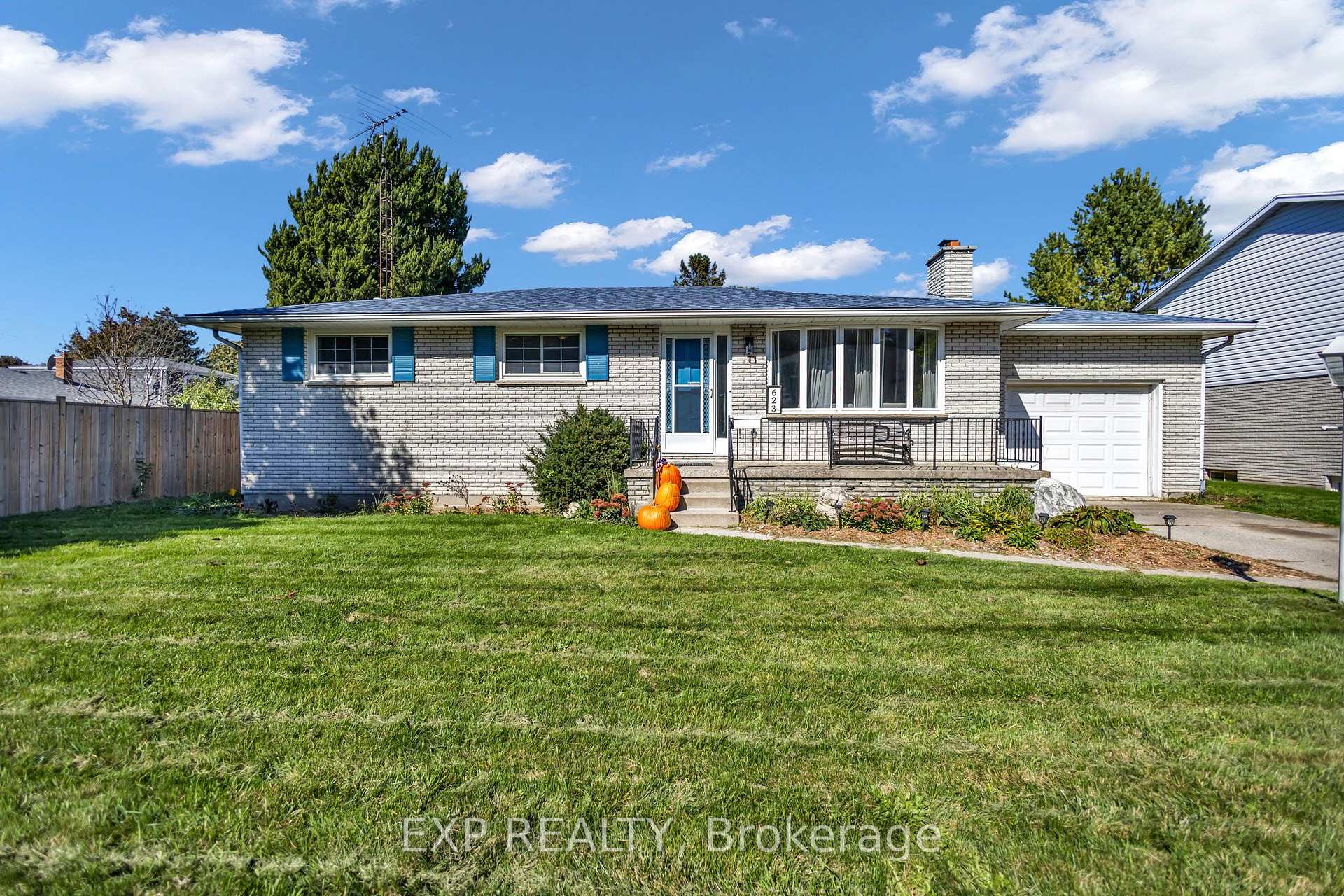 Photo of 623 King Street W