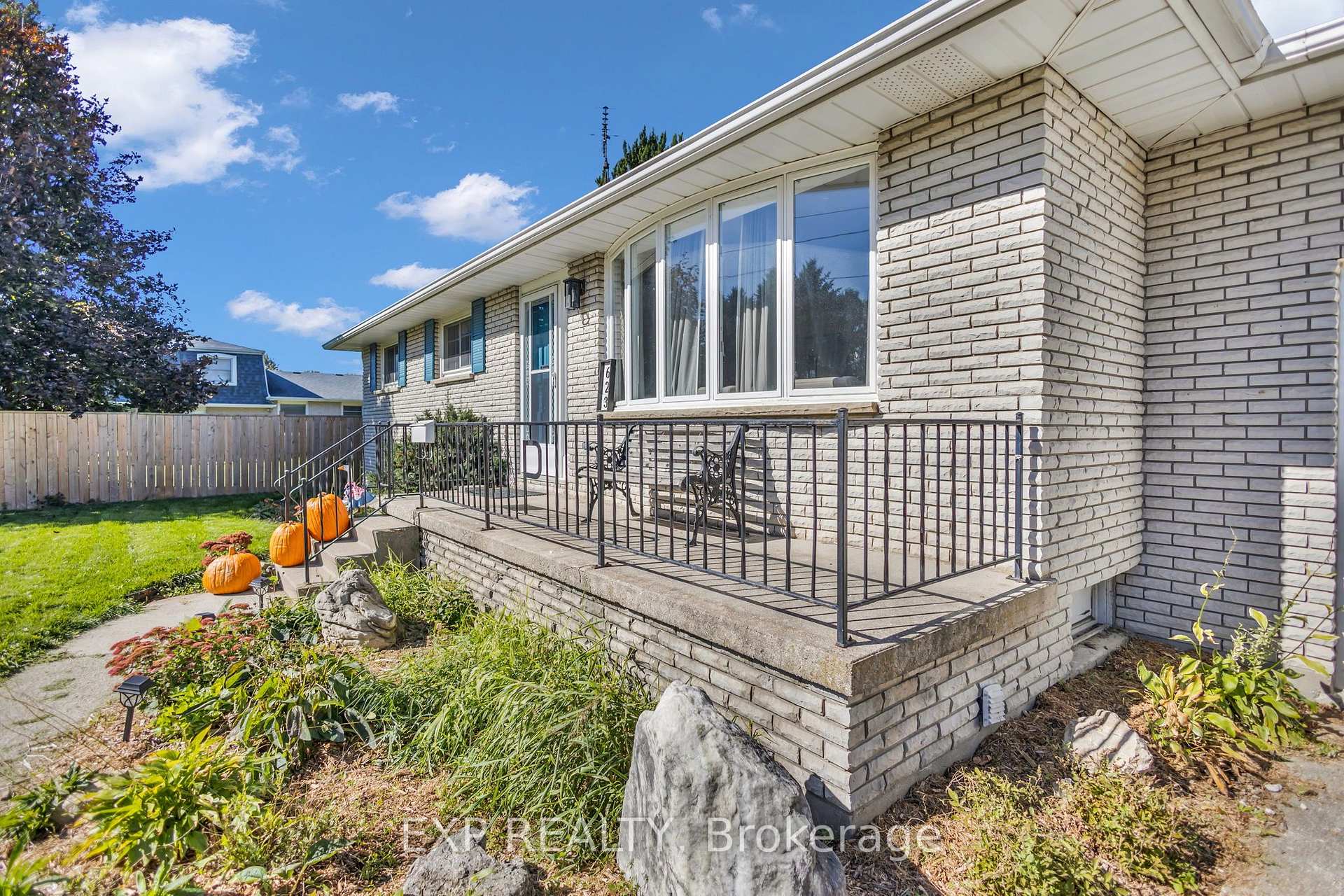 Photo 3 of 623 King Street W, Chatham-Kent, Chatham — HOMEH