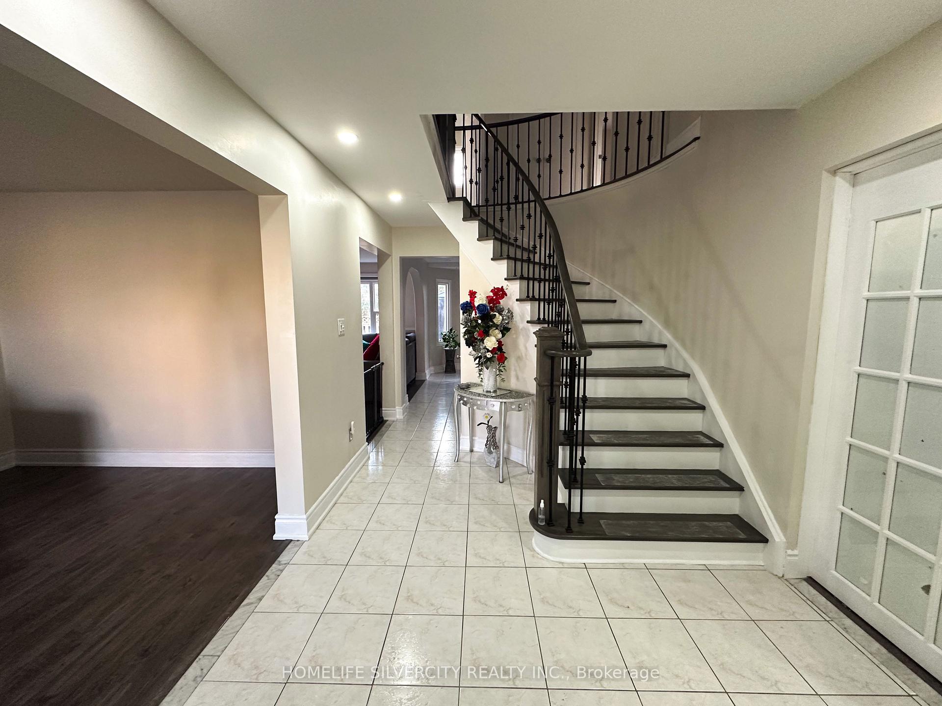 Photo 5 of 200 Conestoga Drive, Brampton, Heart Lake West — HOMEH