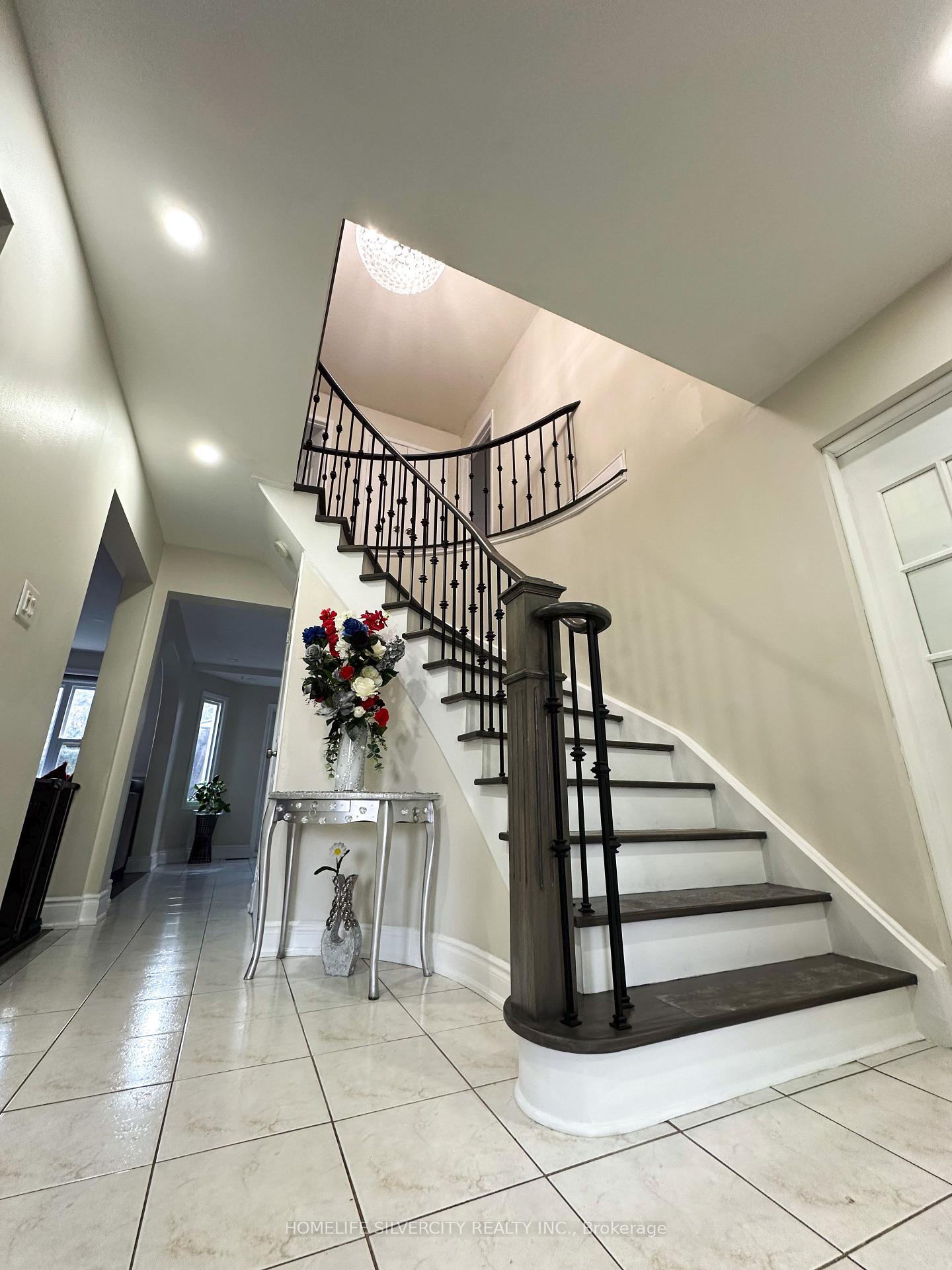 Photo 6 of 200 Conestoga Drive, Brampton, Heart Lake West — HOMEH
