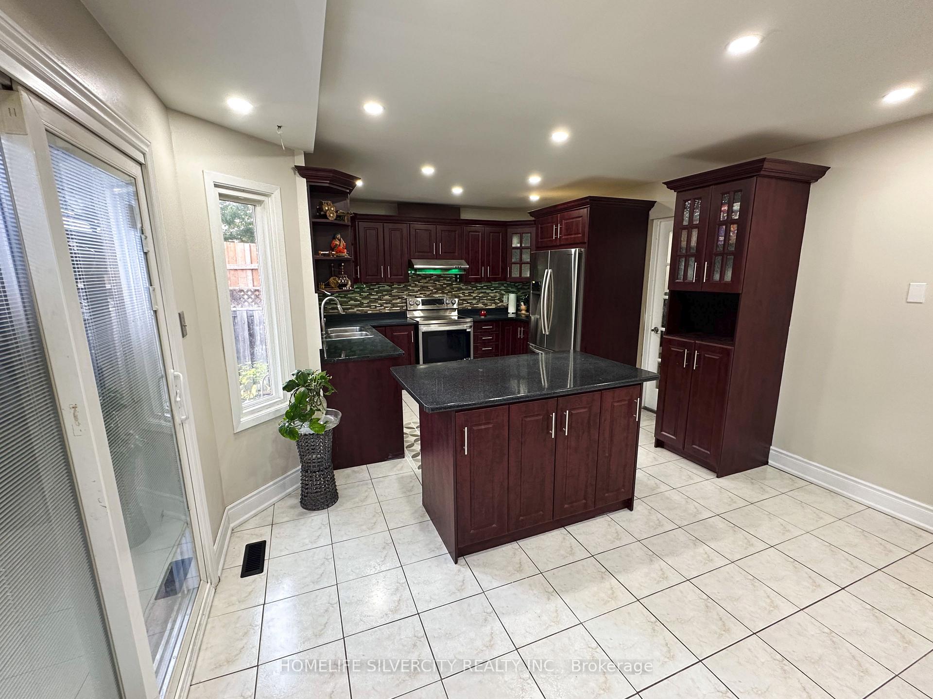 Photo 13 of 200 Conestoga Drive, Brampton, Heart Lake West — HOMEH